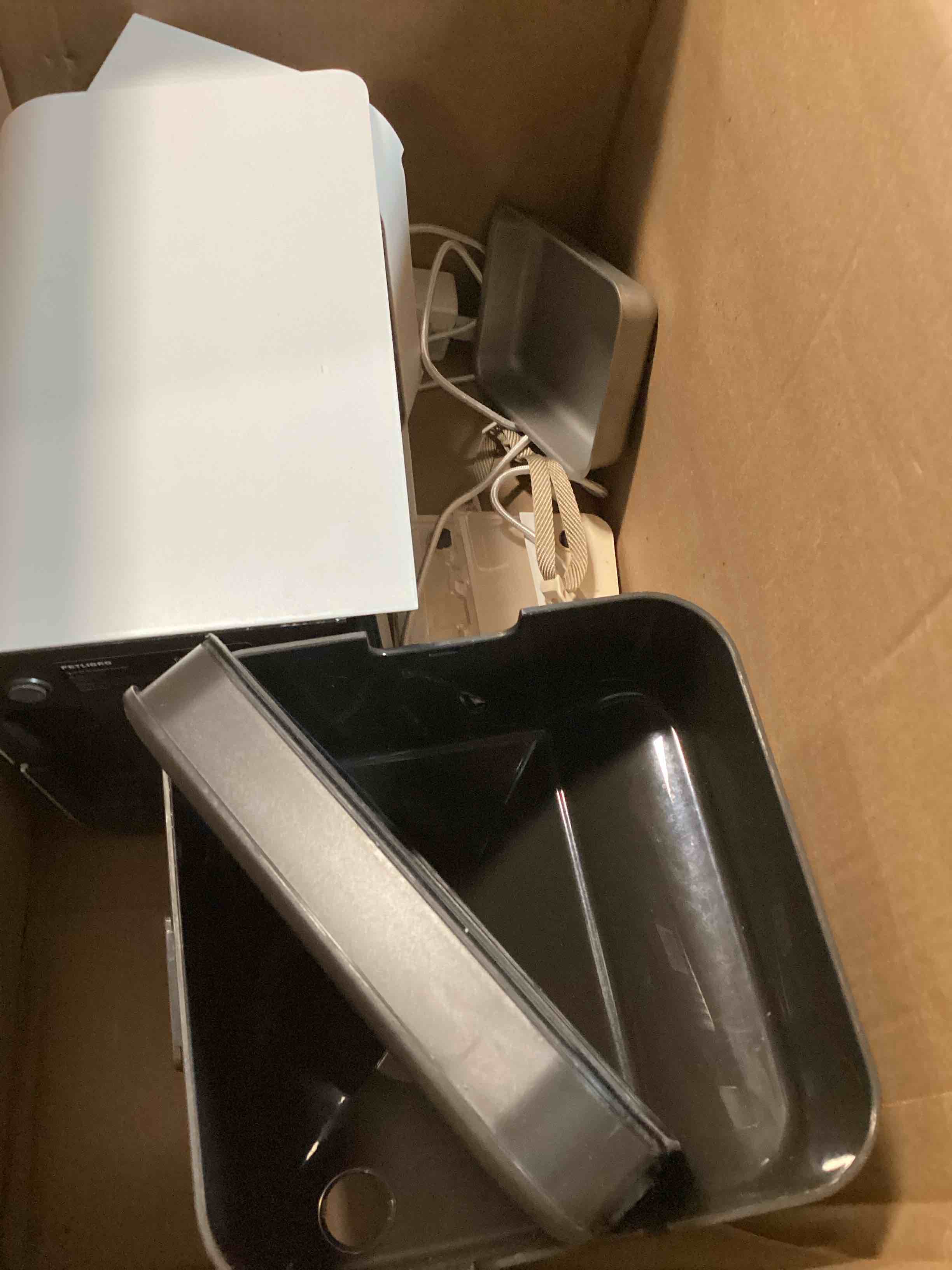 https://s3.amazonaws.com/lotting-images-prod/bidfta/PNK3640292_1747397197256.jpeg