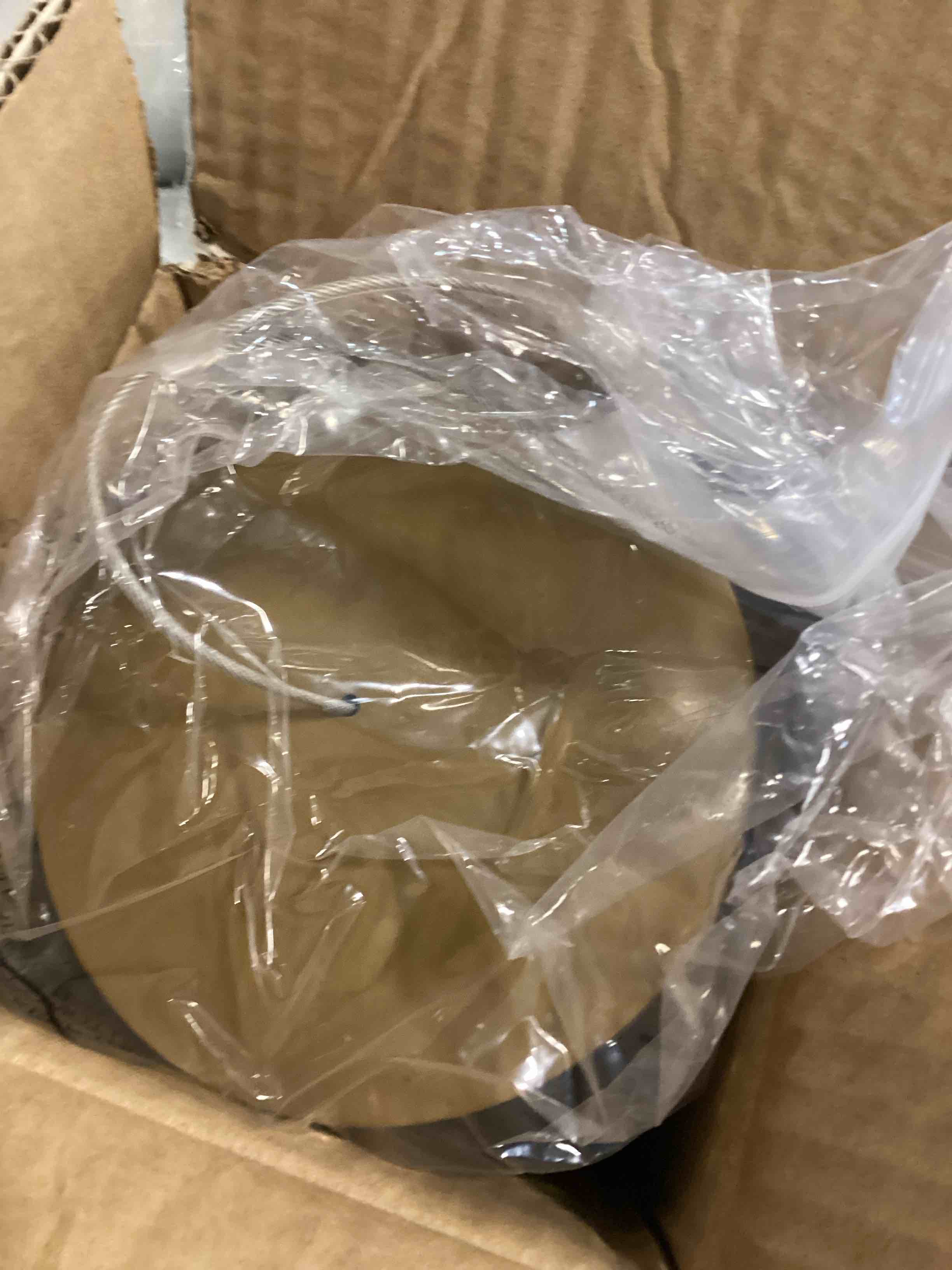 https://s3.amazonaws.com/lotting-images-prod/bidfta/PNK3642021_1748437788205.jpeg