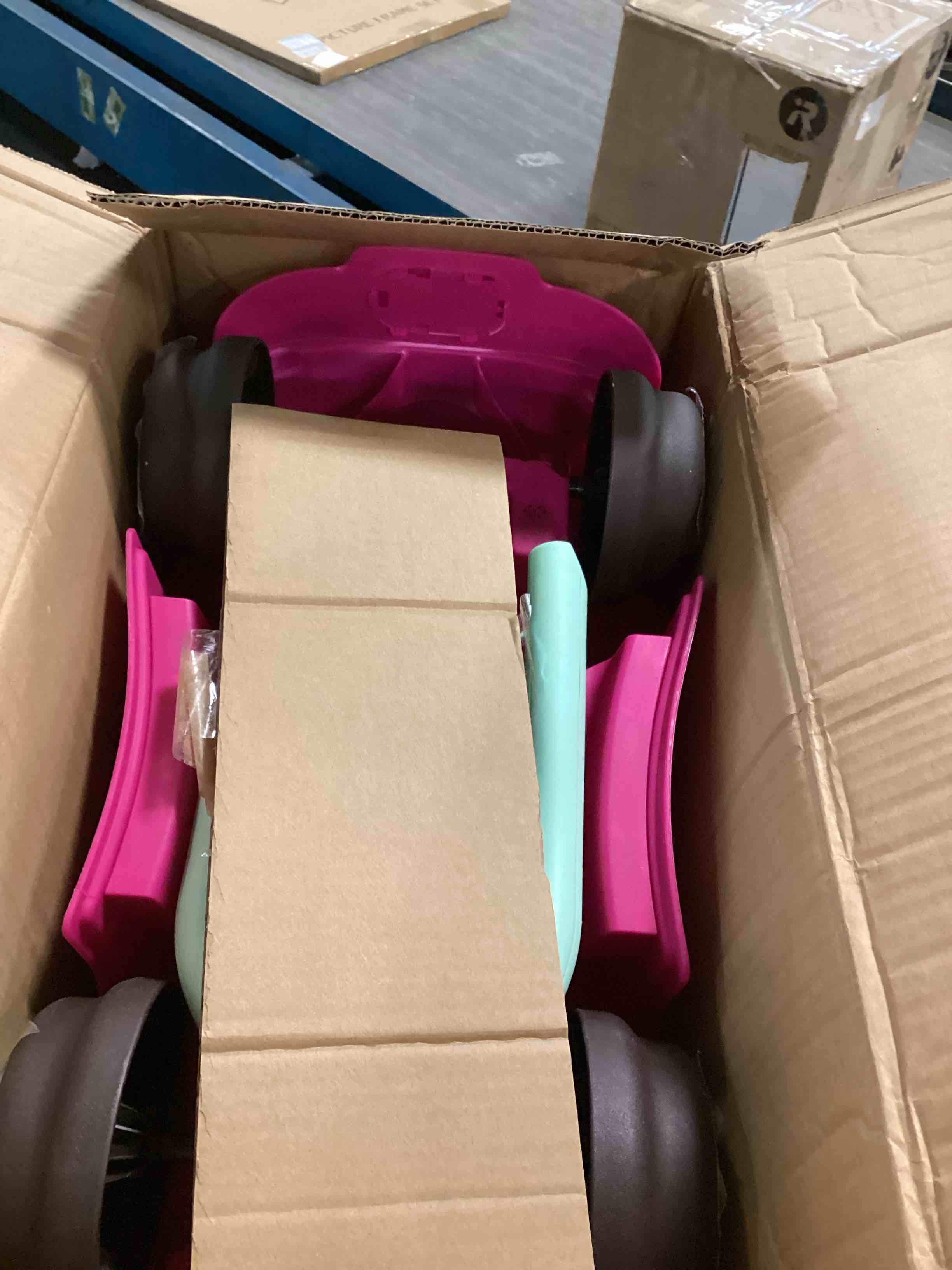 https://s3.amazonaws.com/lotting-images-prod/bidfta/PNK3642164_1748457512634.jpeg