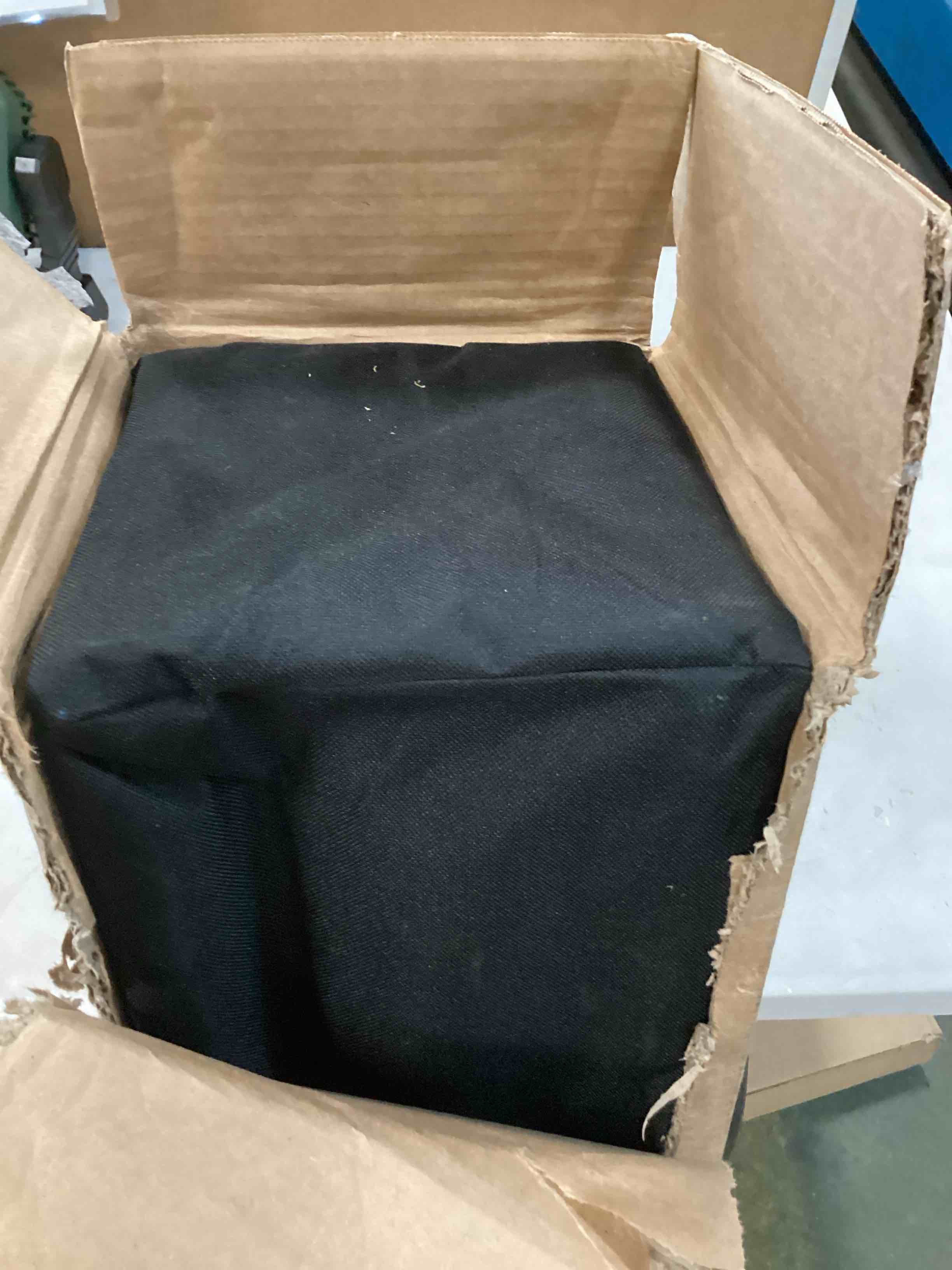 https://s3.amazonaws.com/lotting-images-prod/bidfta/PNK3644790_1750943490302.jpeg