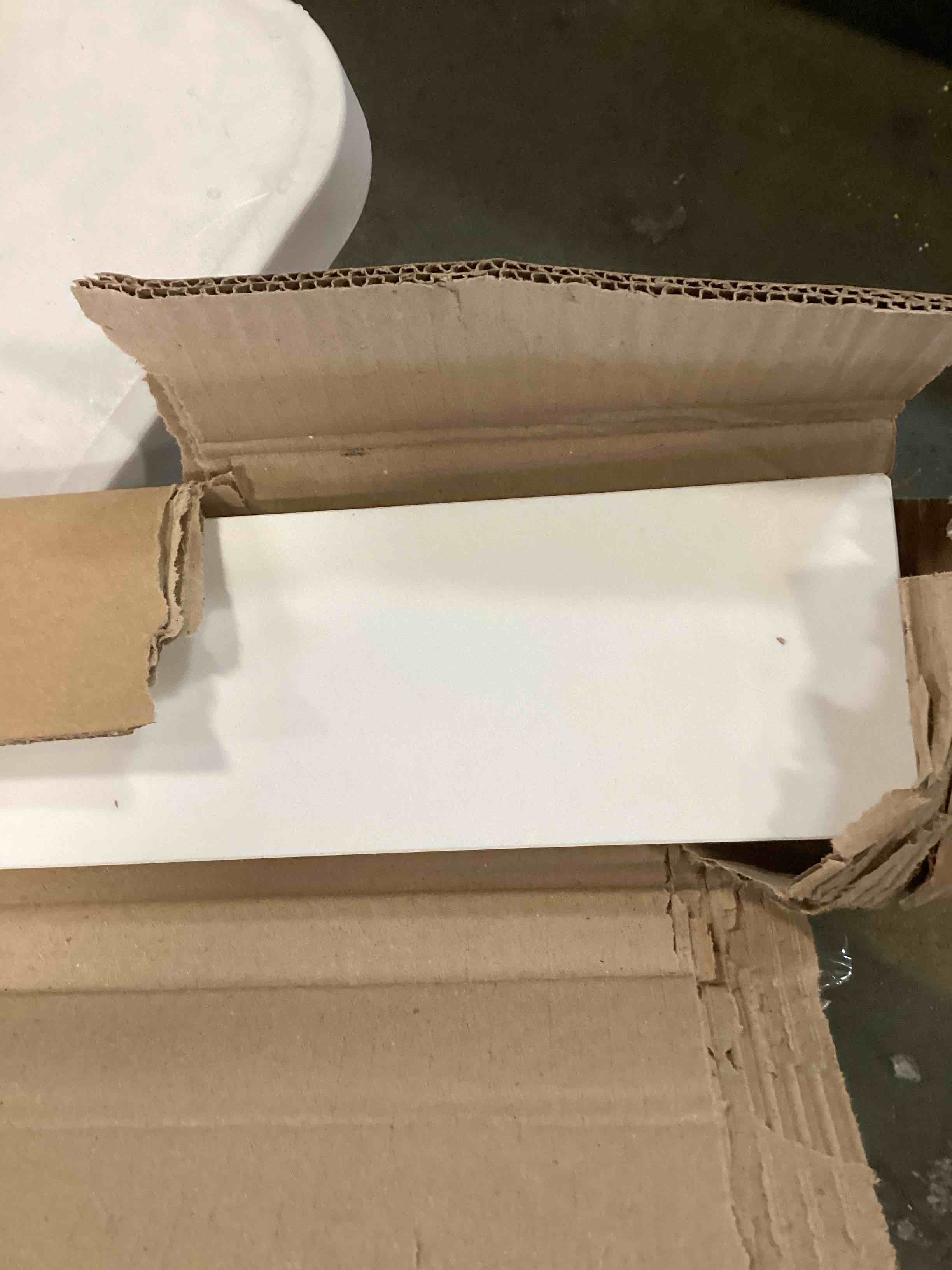https://s3.amazonaws.com/lotting-images-prod/bidfta/PNK3644807_1750944644009.jpeg