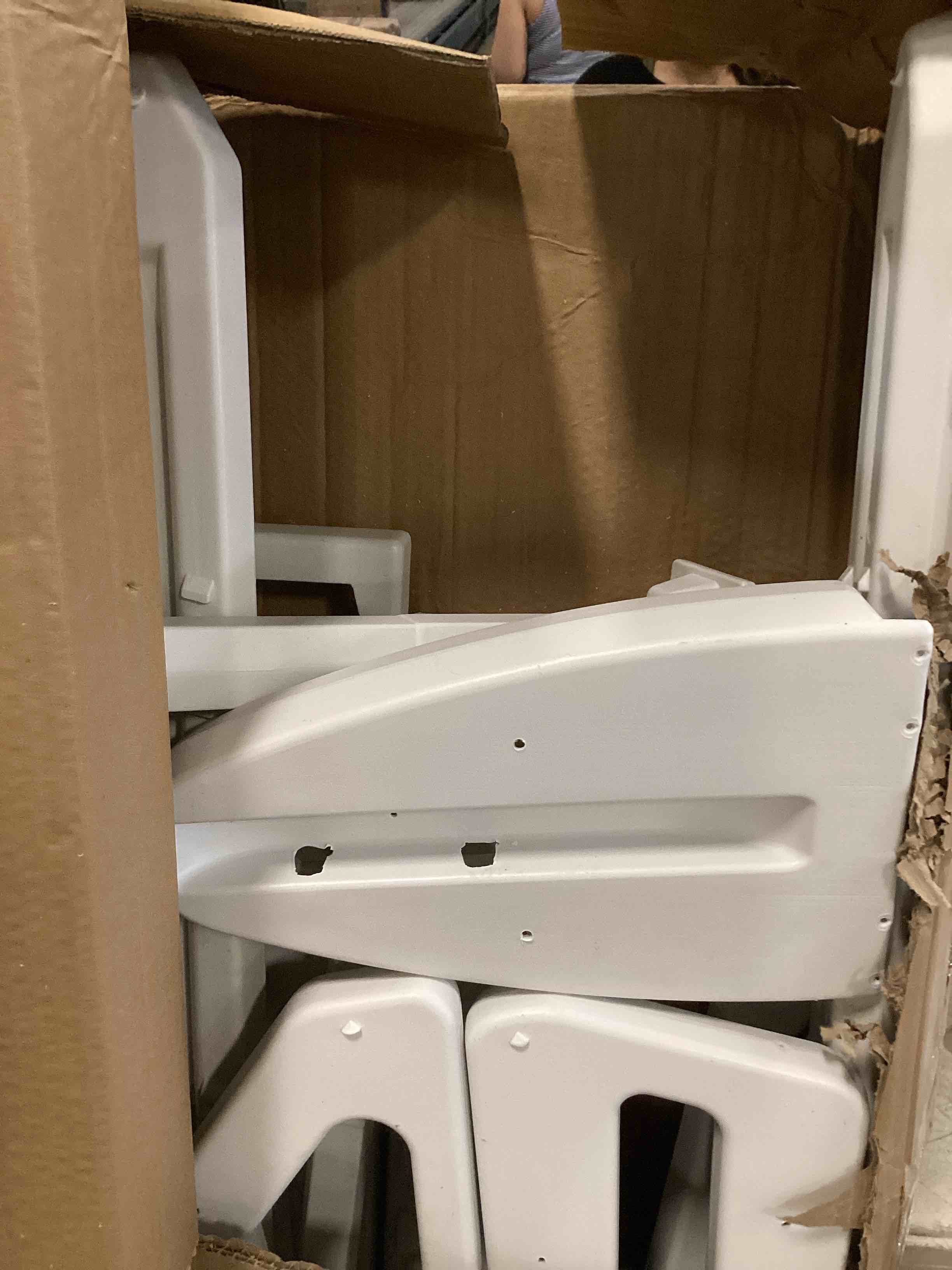 https://s3.amazonaws.com/lotting-images-prod/bidfta/PNK3645005_1751029080341.jpeg