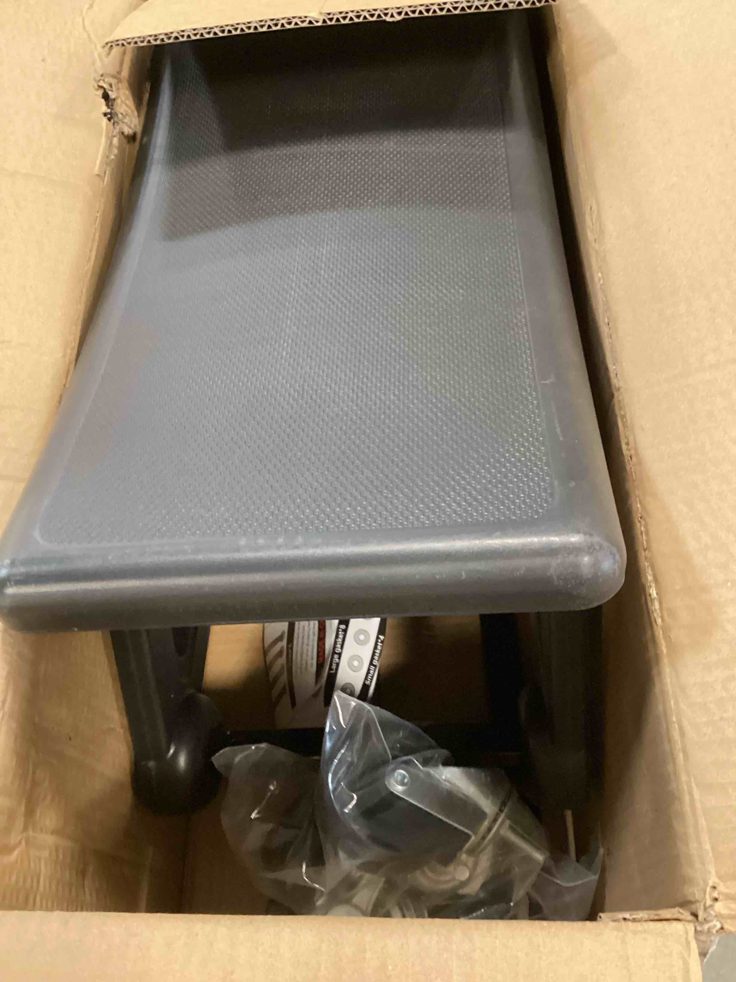 https://s3.amazonaws.com/lotting-images-prod/bidfta/PNK3649850_1747339191569.jpeg