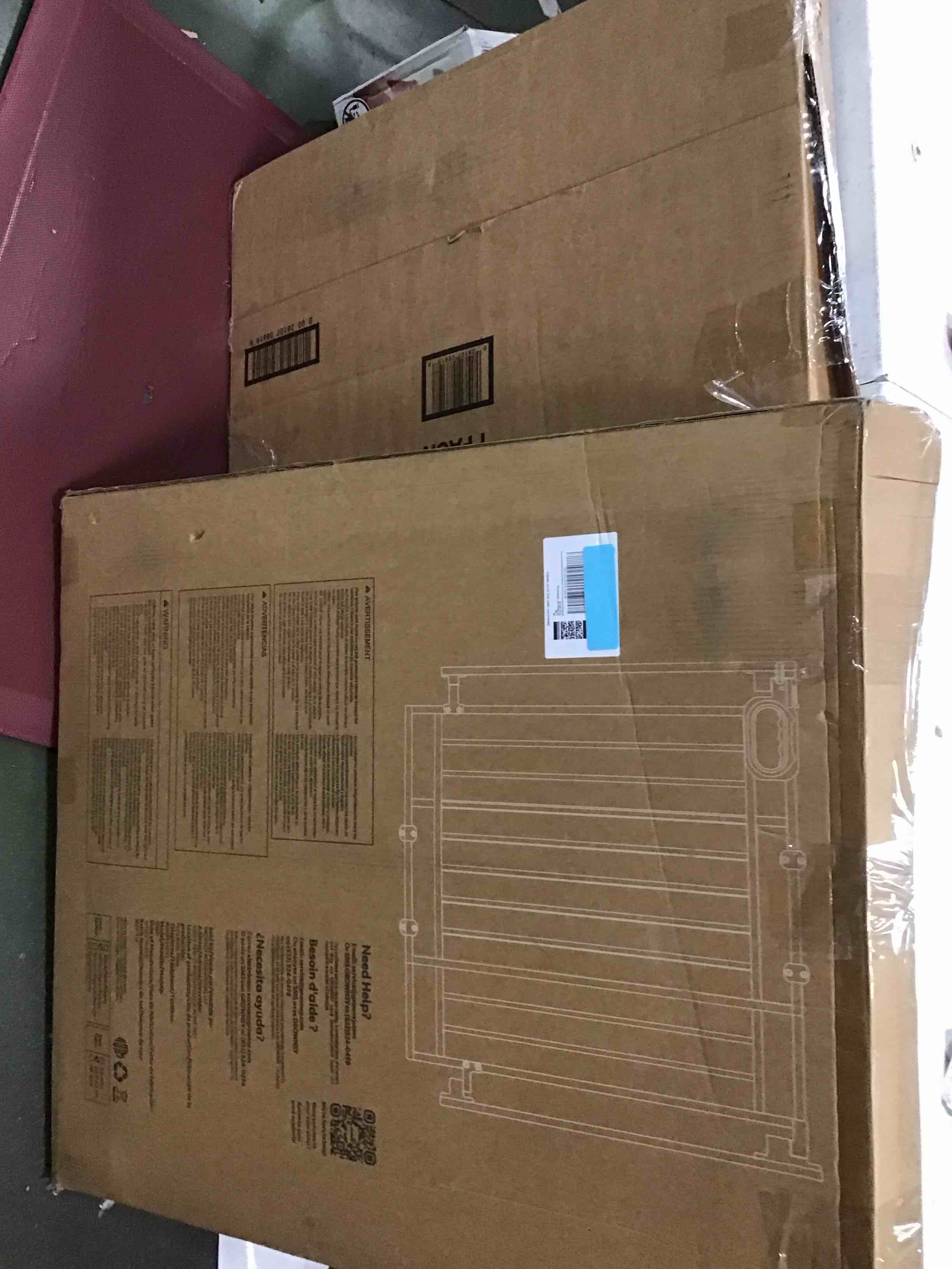 https://s3.amazonaws.com/lotting-images-prod/bidfta/PNK3657349_1748611731717.jpeg