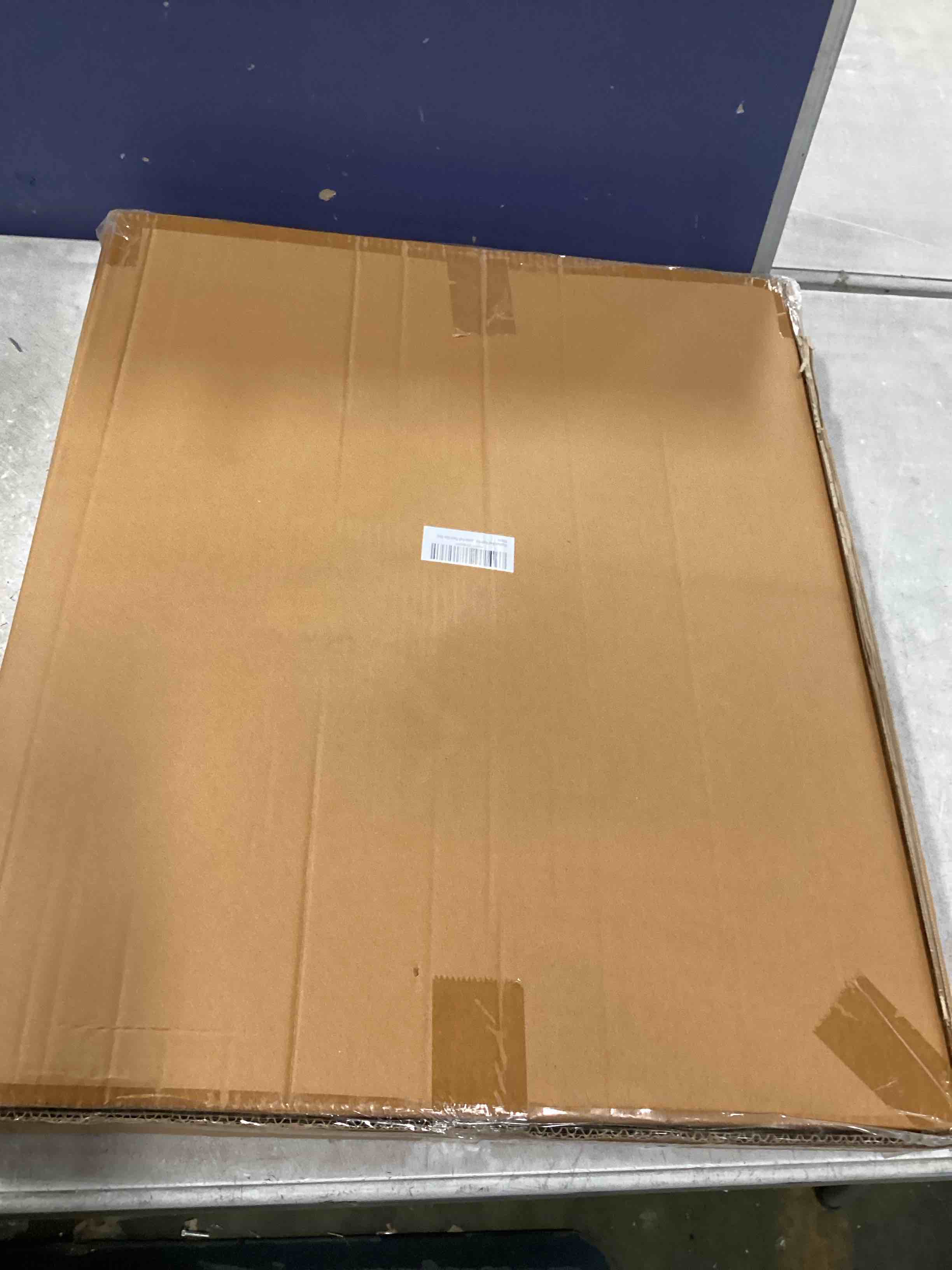 https://s3.amazonaws.com/lotting-images-prod/bidfta/PNK3658075_1746474402025.jpeg