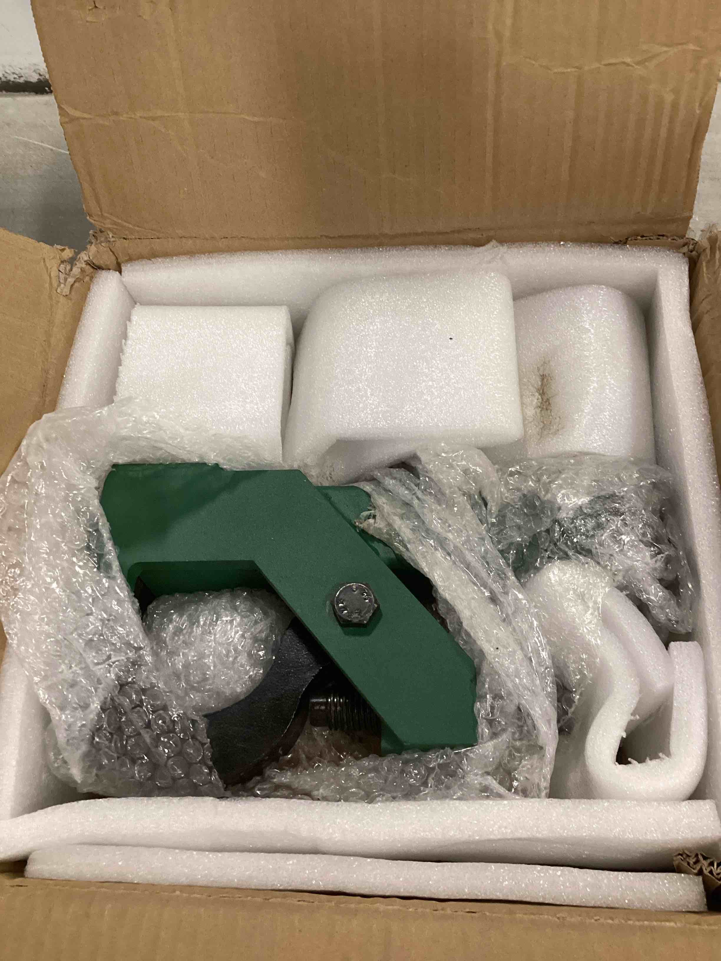 https://s3.amazonaws.com/lotting-images-prod/bidfta/PNK3658153_1746538365270.jpeg