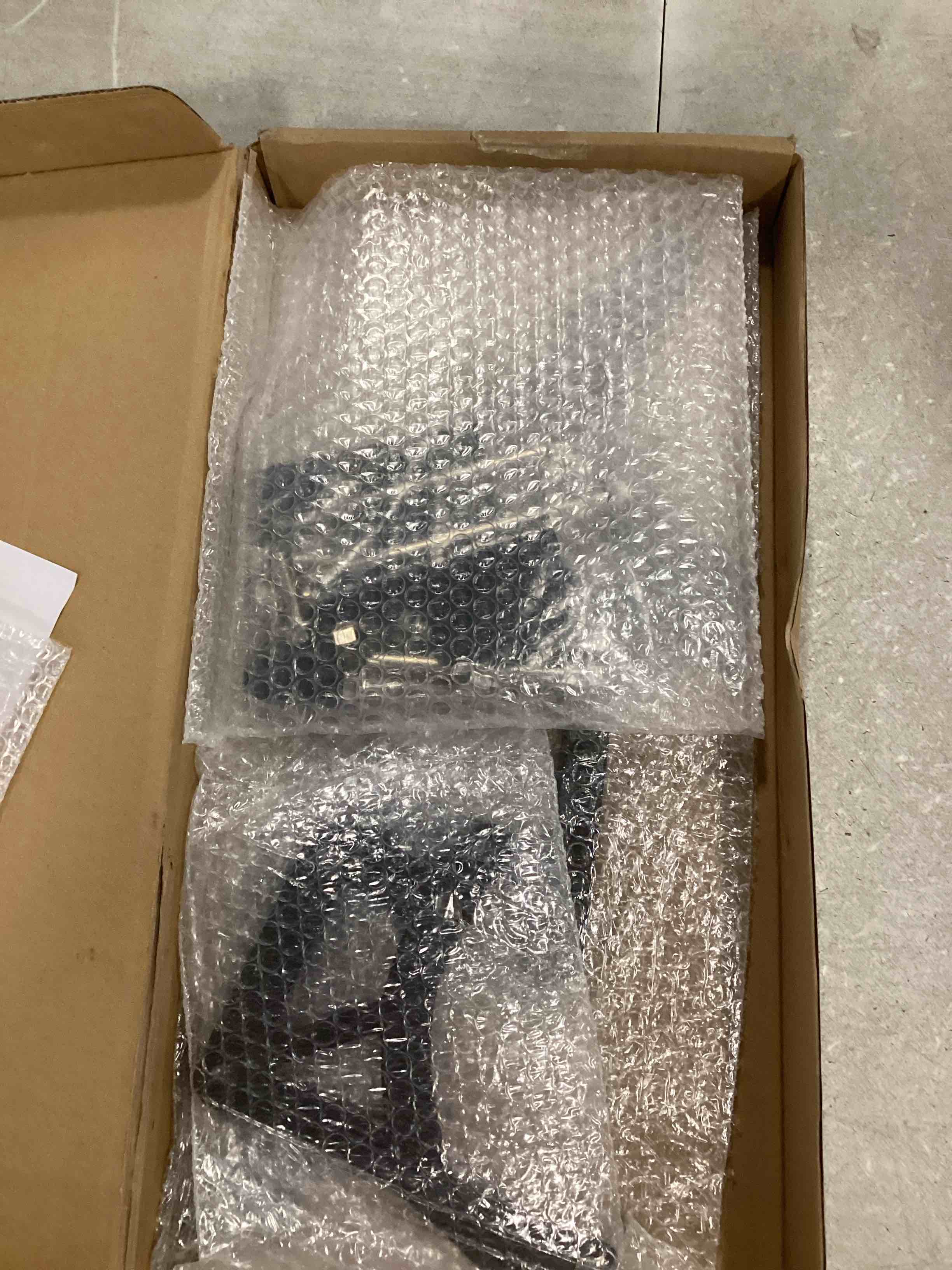 https://s3.amazonaws.com/lotting-images-prod/bidfta/PNK3658159_1746539360449.jpeg