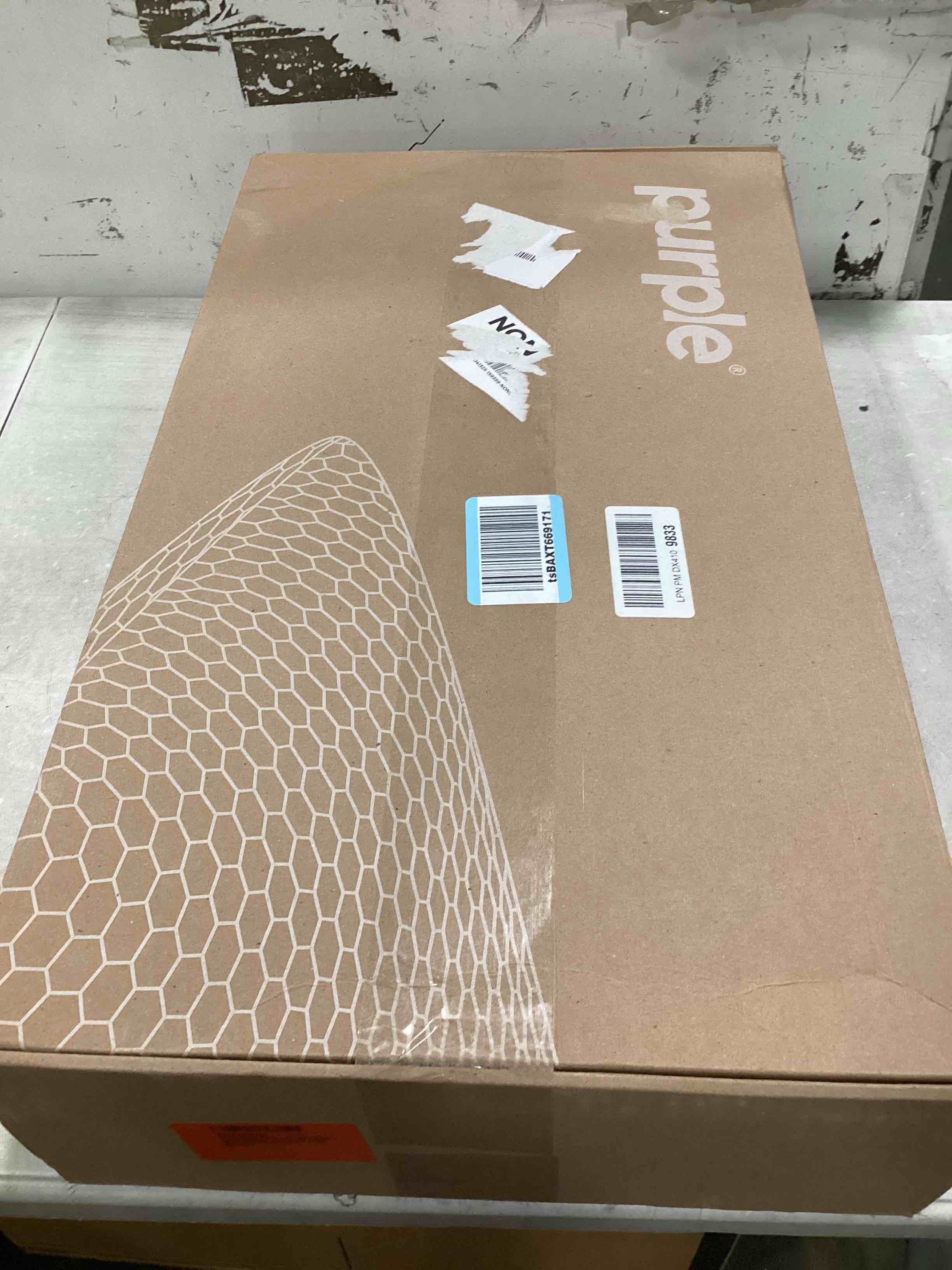 https://s3.amazonaws.com/lotting-images-prod/bidfta/PNK3658389_1746622913845.jpeg