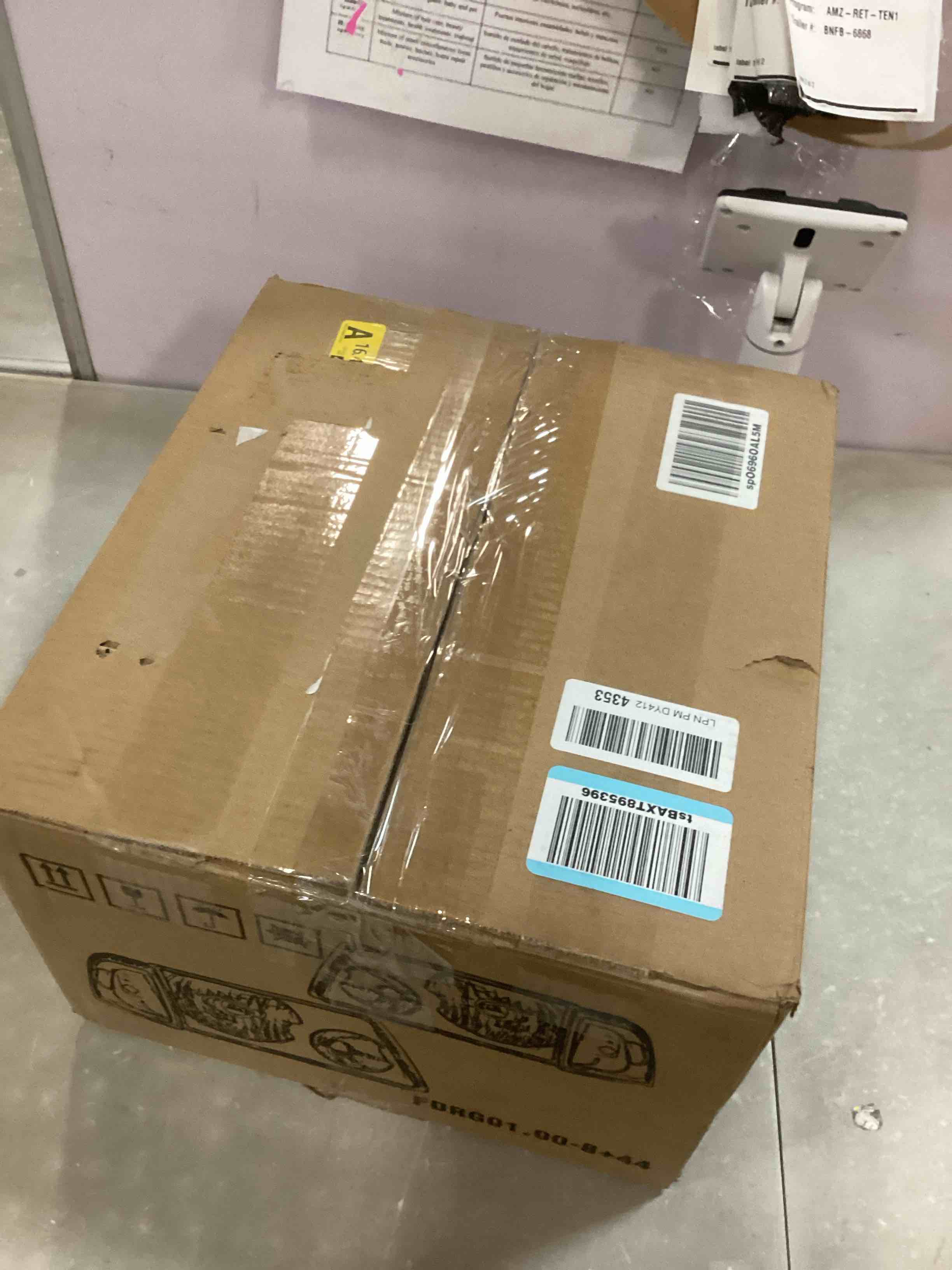 https://s3.amazonaws.com/lotting-images-prod/bidfta/PNK3659697_1747331406040.jpeg
