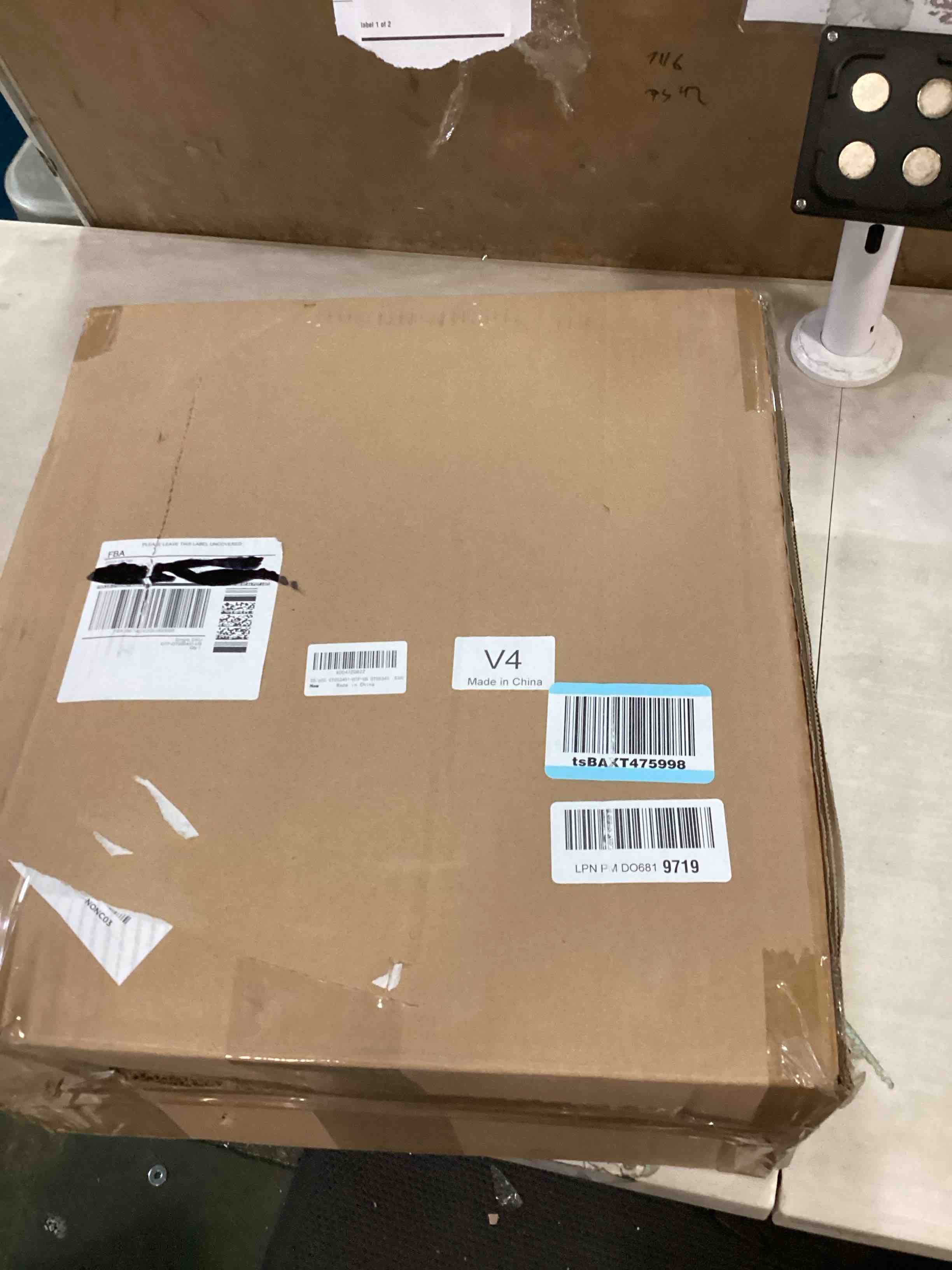 https://s3.amazonaws.com/lotting-images-prod/bidfta/PNK3660113_1747666532400.jpeg