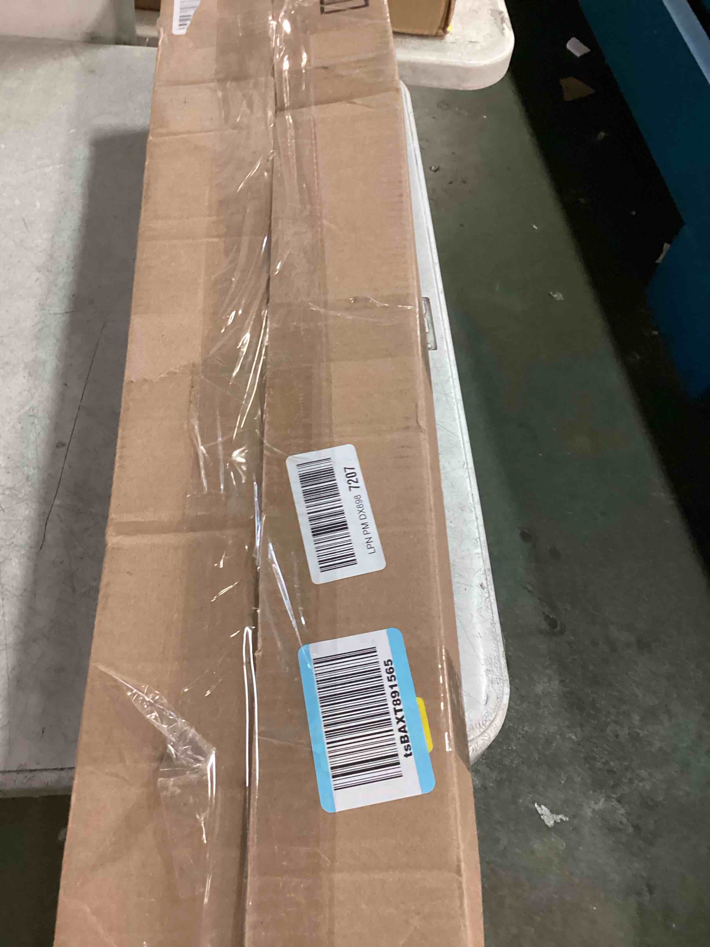 https://s3.amazonaws.com/lotting-images-prod/bidfta/PNK3661895_1747406556930.jpeg