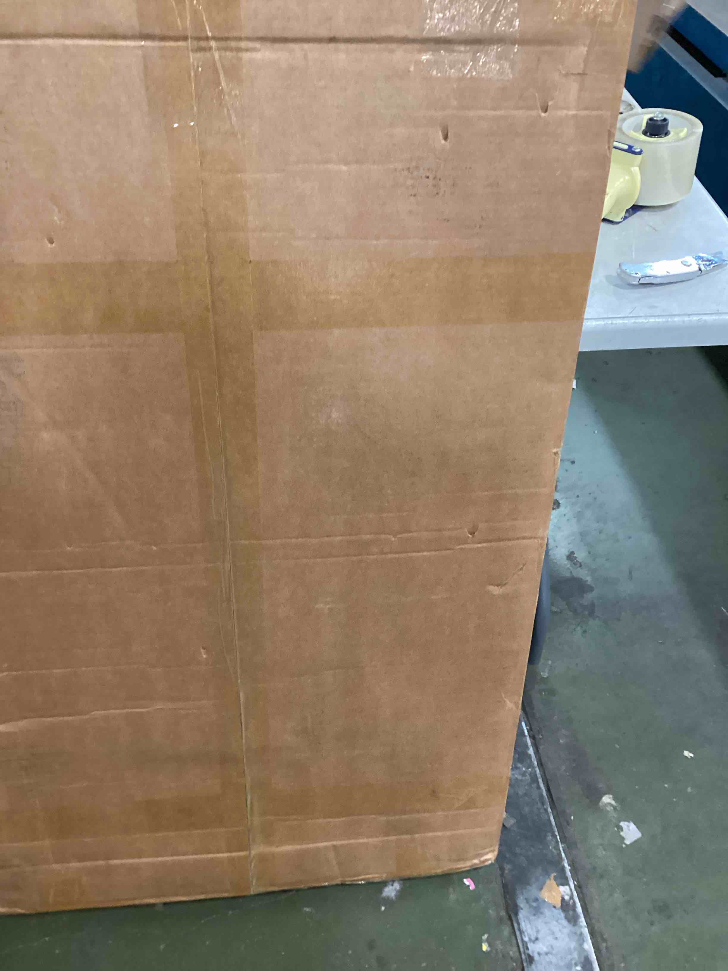 https://s3.amazonaws.com/lotting-images-prod/bidfta/PNK3662416_1747743929482.jpeg