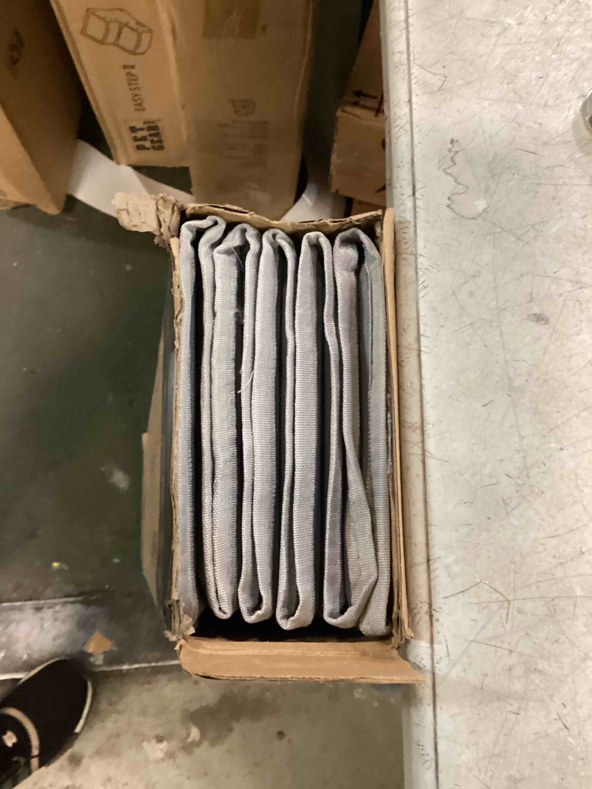 https://s3.amazonaws.com/lotting-images-prod/bidfta/PNK3662498_1747753283759.jpeg
