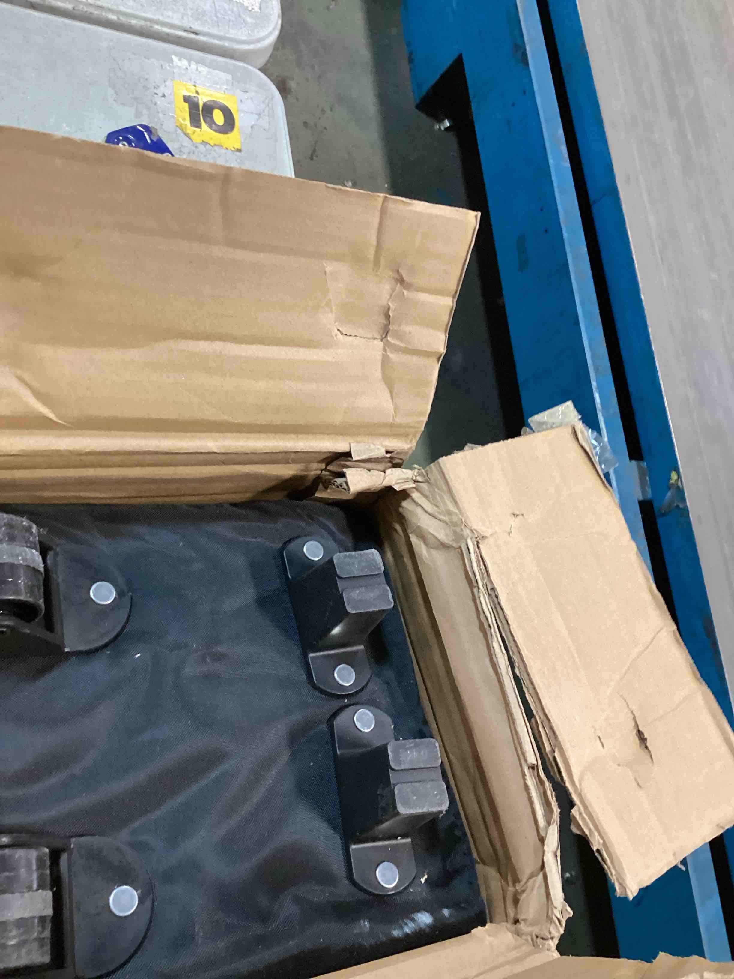 https://s3.amazonaws.com/lotting-images-prod/bidfta/PNK3663196_1748376928556.jpeg