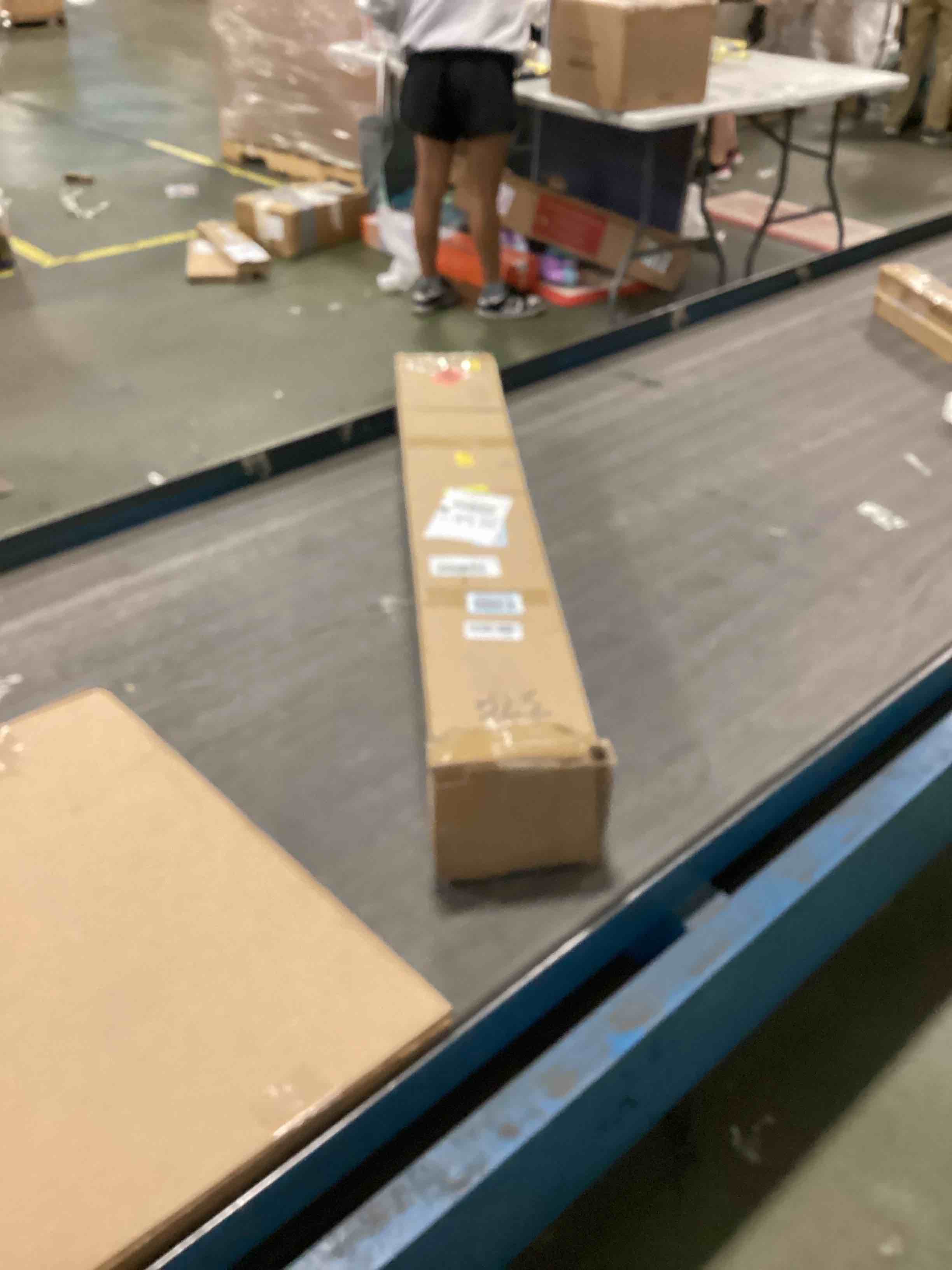 https://s3.amazonaws.com/lotting-images-prod/bidfta/PNK3663647_1748609584865.jpeg