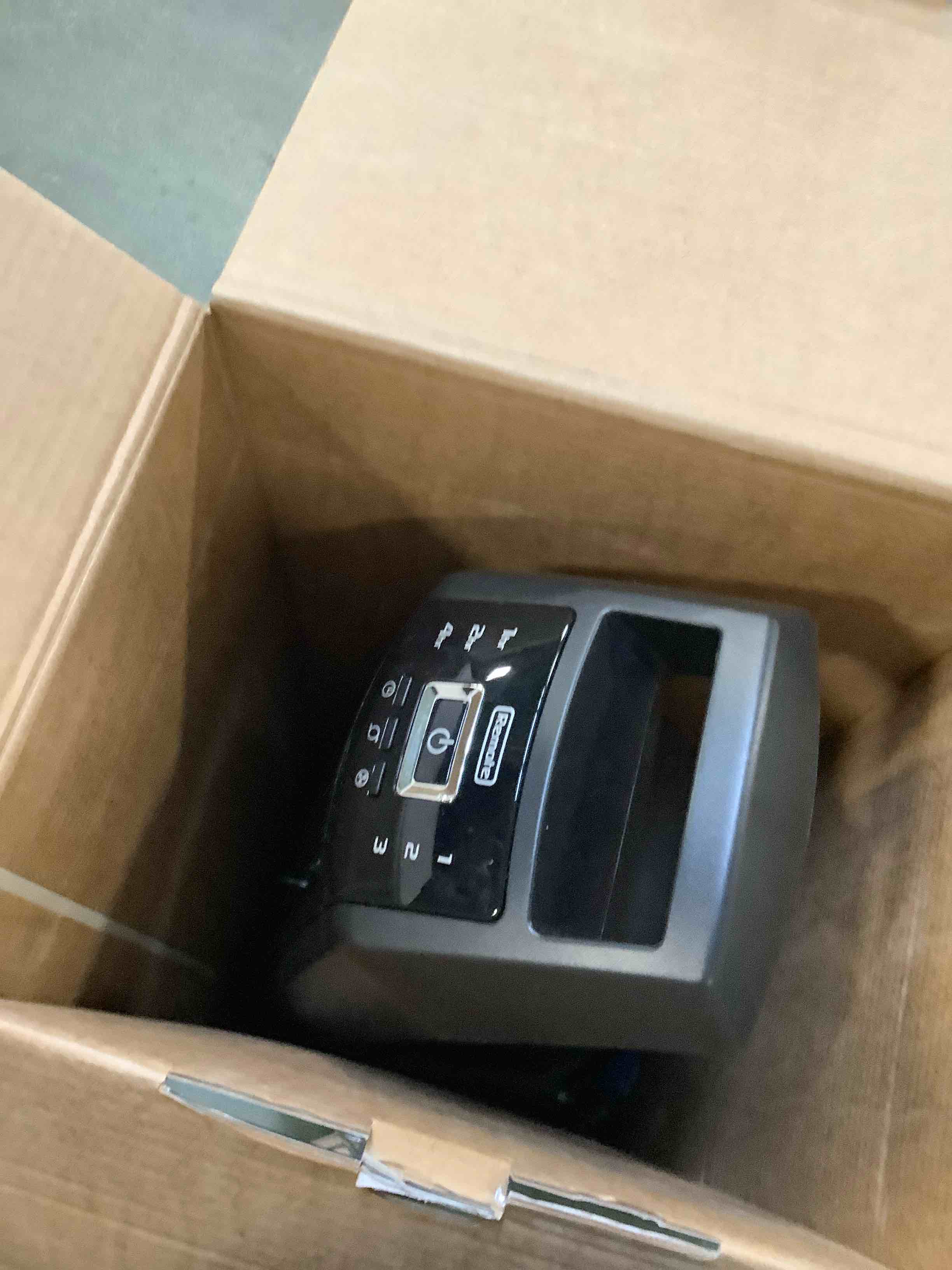 https://s3.amazonaws.com/lotting-images-prod/bidfta/PNK3673380_1752696651265.jpeg