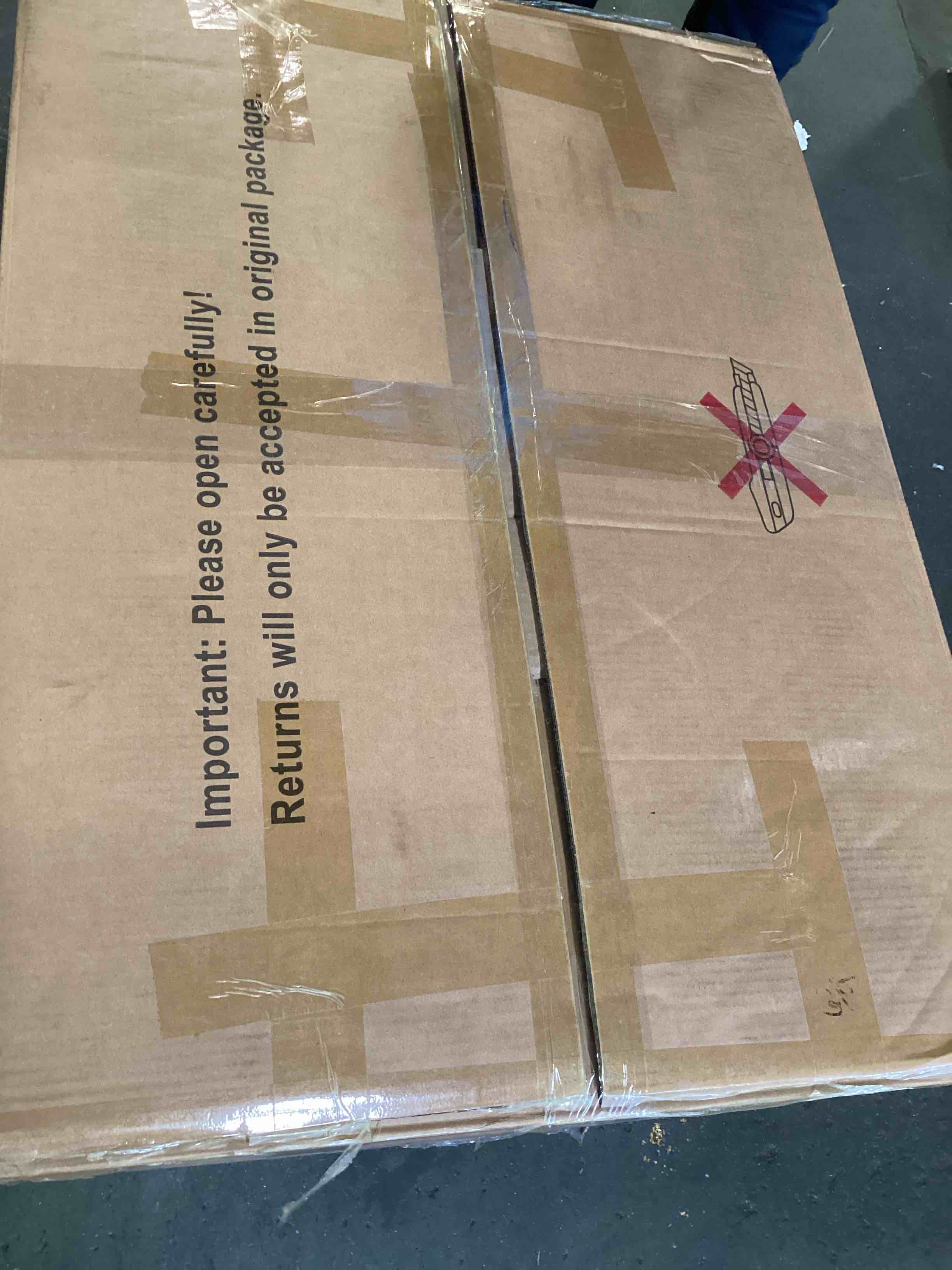 https://s3.amazonaws.com/lotting-images-prod/bidfta/PNK3673605_1753363187740.jpeg