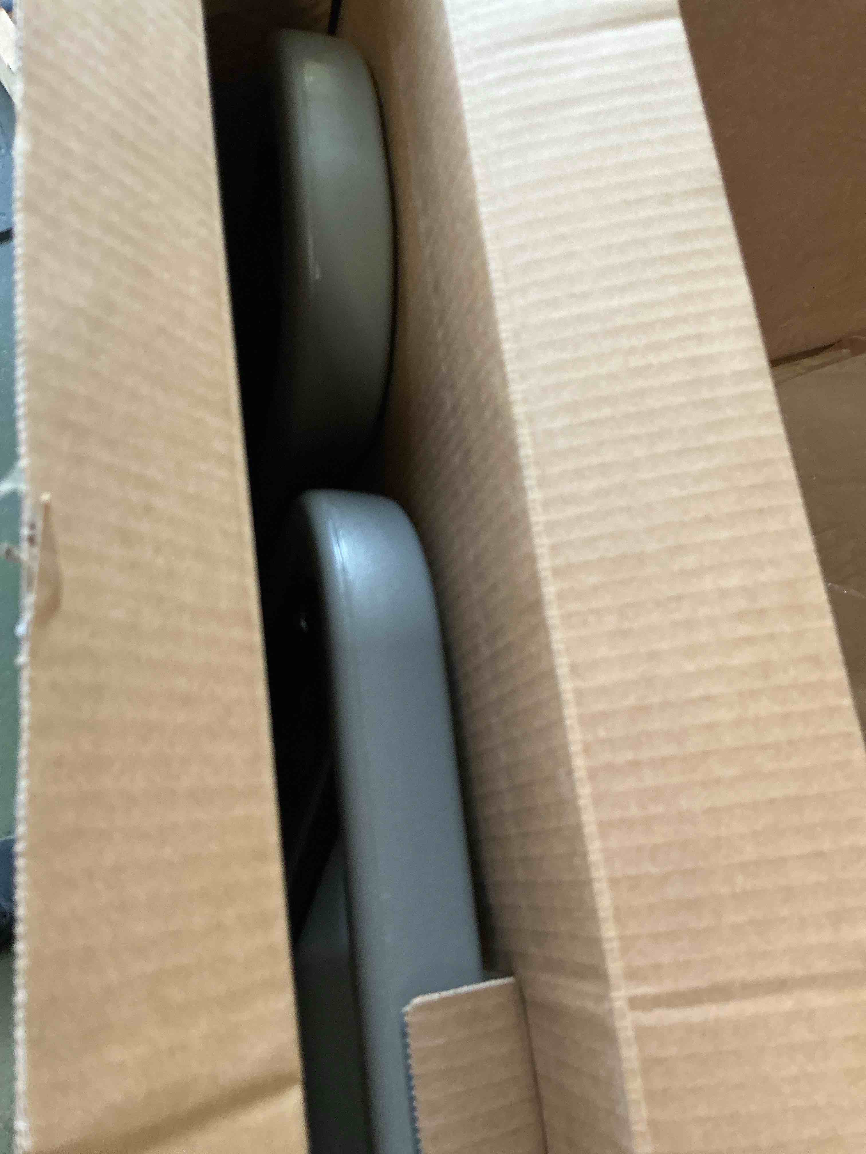https://s3.amazonaws.com/lotting-images-prod/bidfta/PNK3674428_1755888820692.jpeg