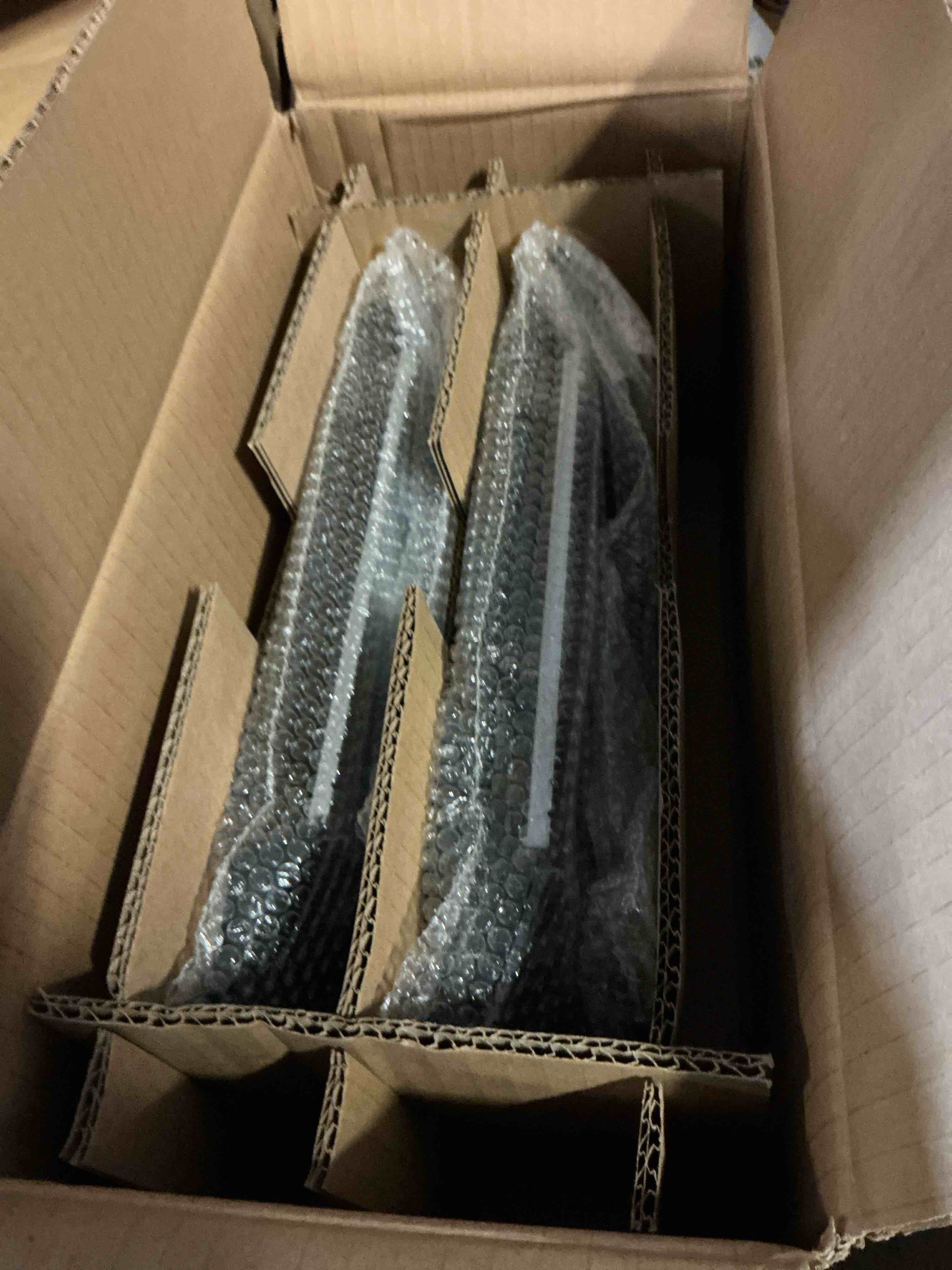 https://s3.amazonaws.com/lotting-images-prod/bidfta/PNK3675423_1757093343771.jpeg