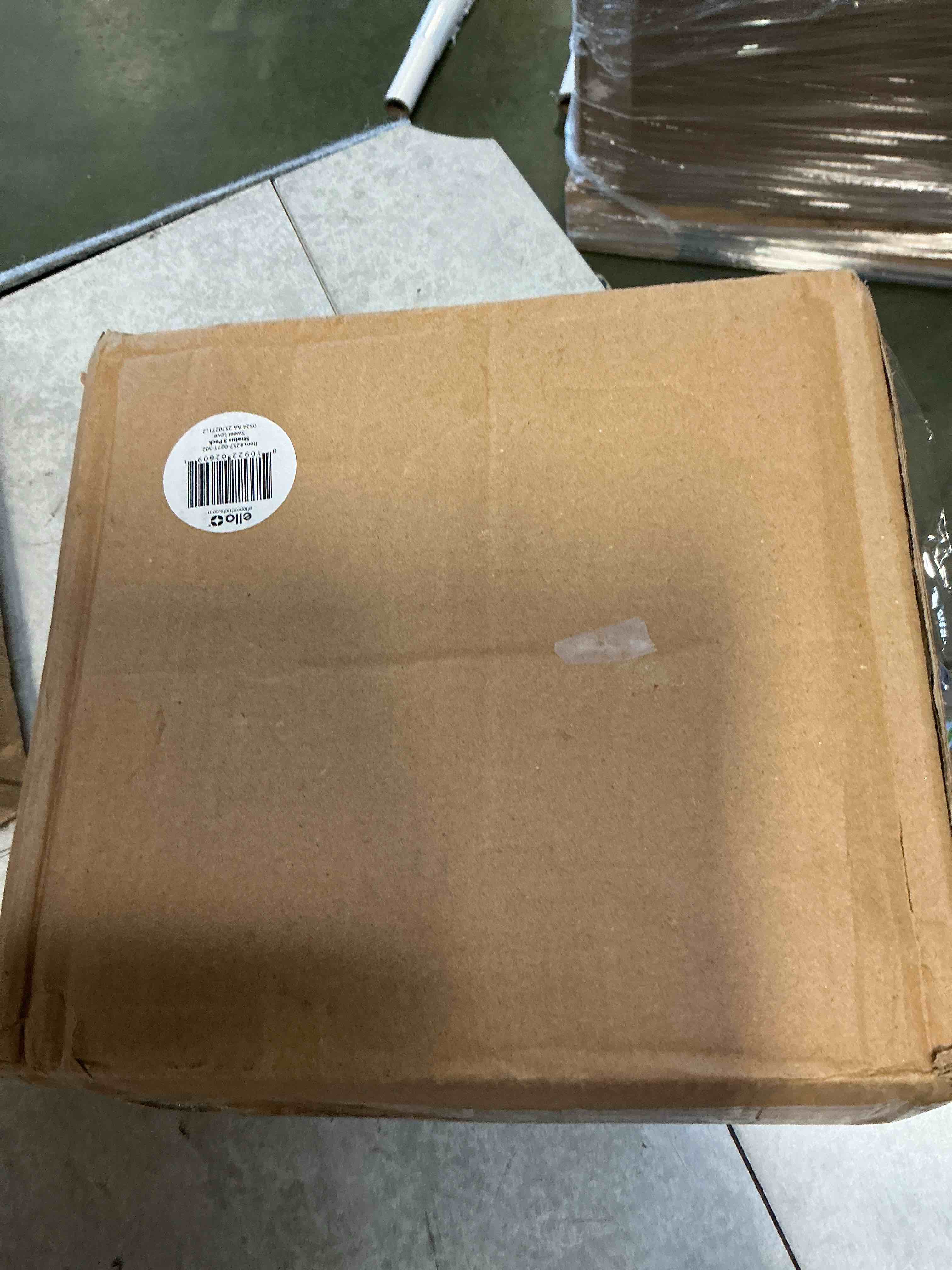 https://s3.amazonaws.com/lotting-images-prod/bidfta/PNK3678718_1756123864393.jpeg