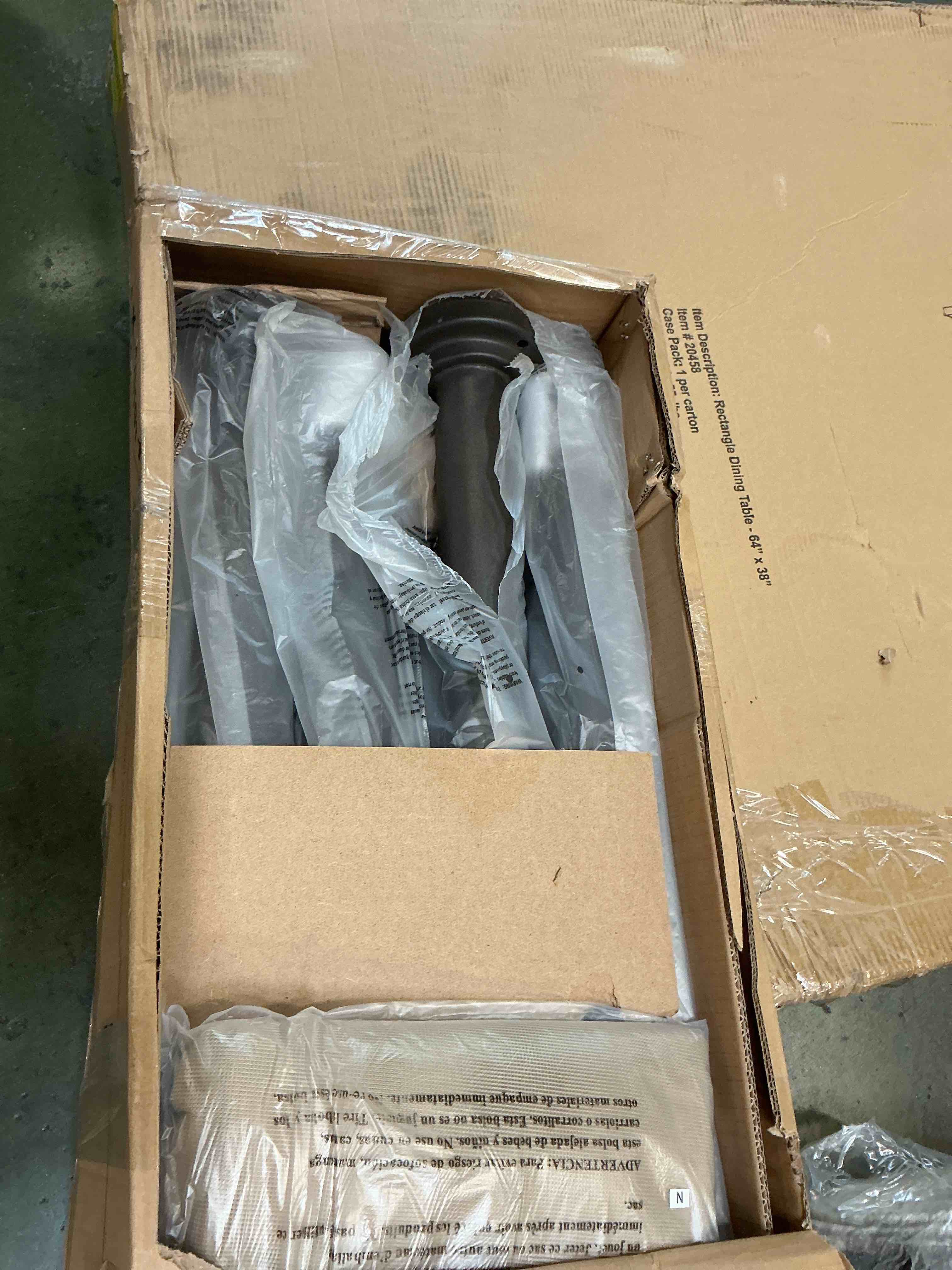https://s3.amazonaws.com/lotting-images-prod/bidfta/PNK3685640_1752330570202.jpeg