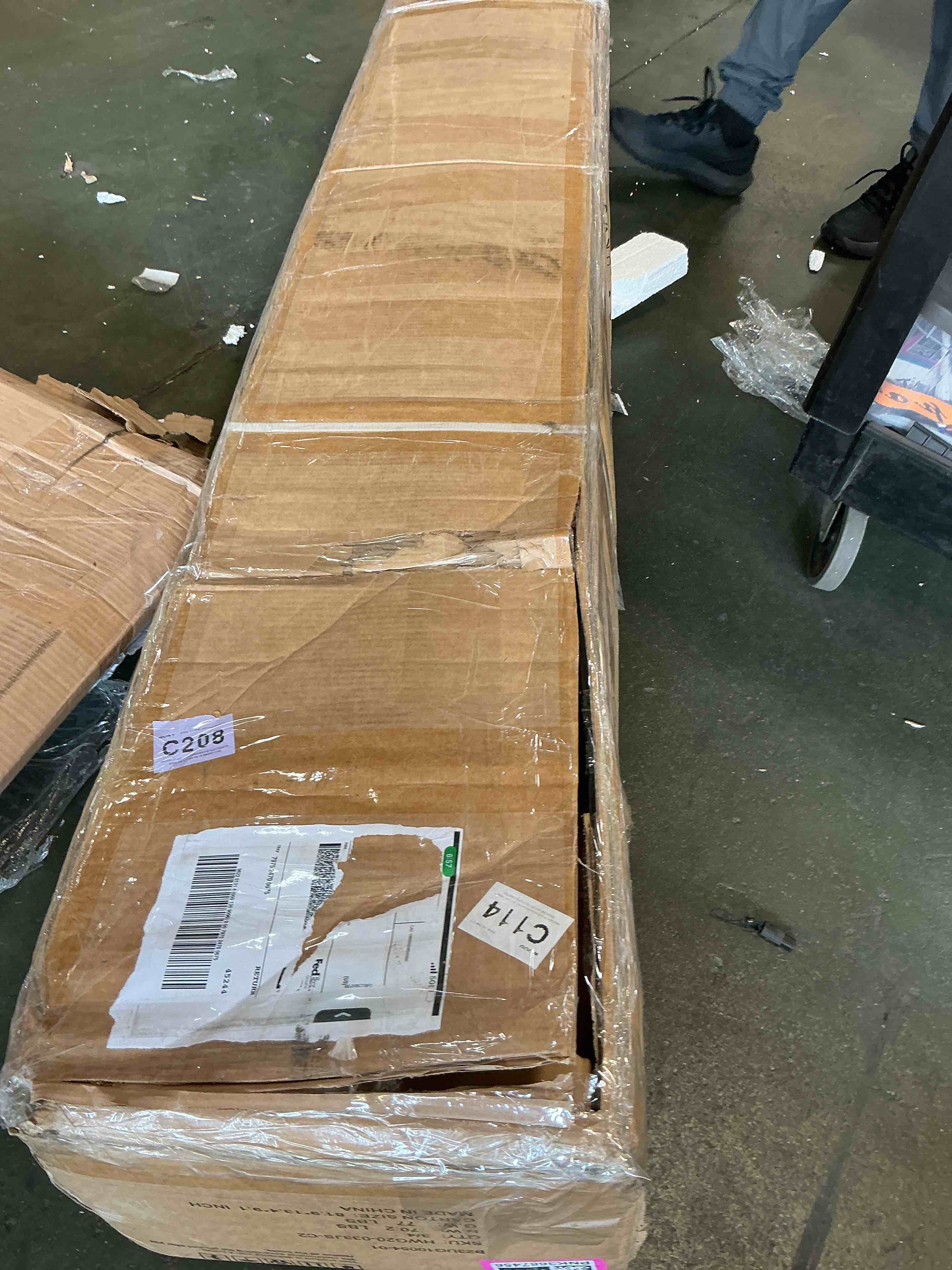 https://s3.amazonaws.com/lotting-images-prod/bidfta/PNK3687456_1755181302819.jpeg
