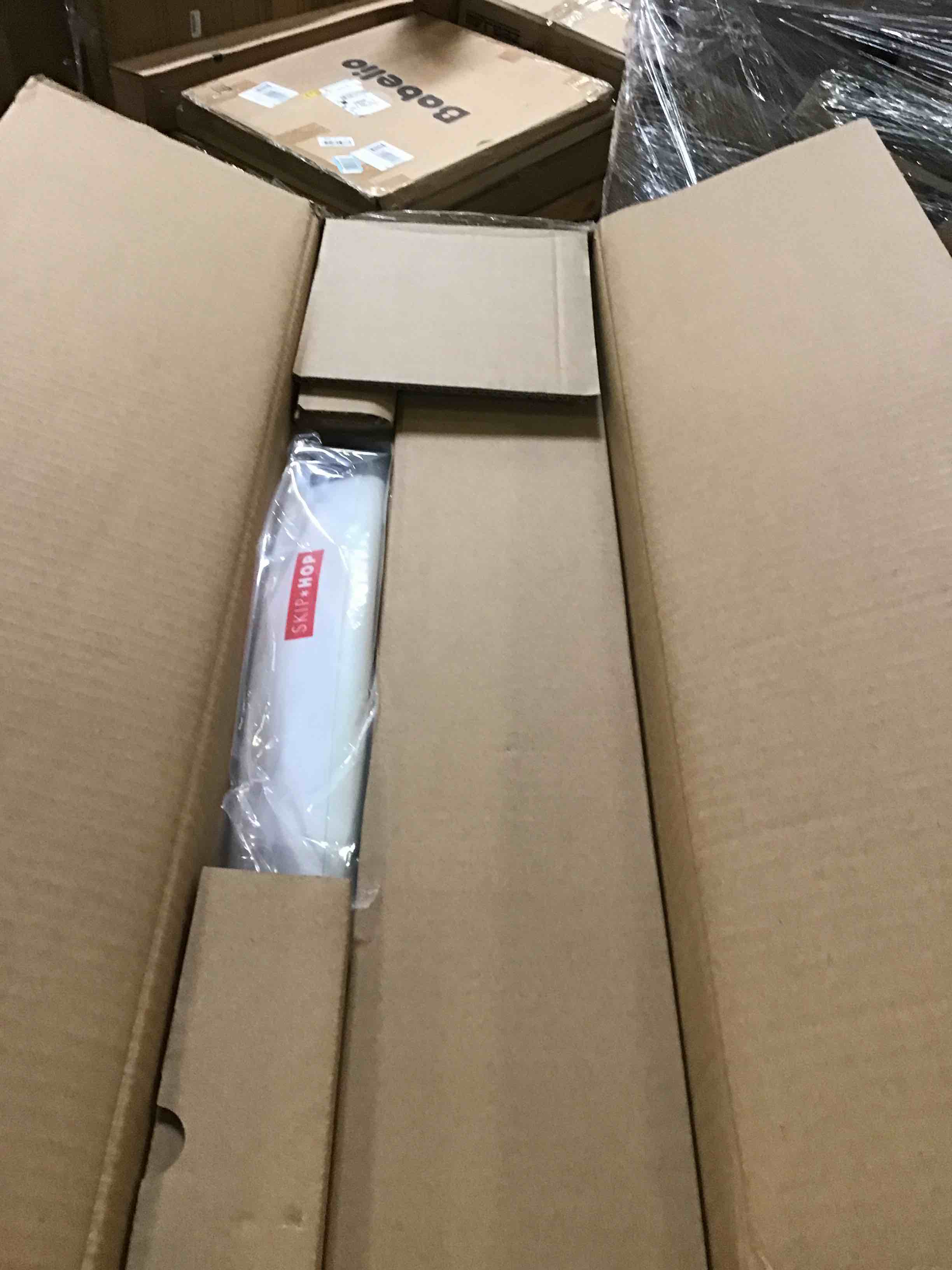 https://s3.amazonaws.com/lotting-images-prod/bidfta/PNK3688352_1749058584722.jpeg