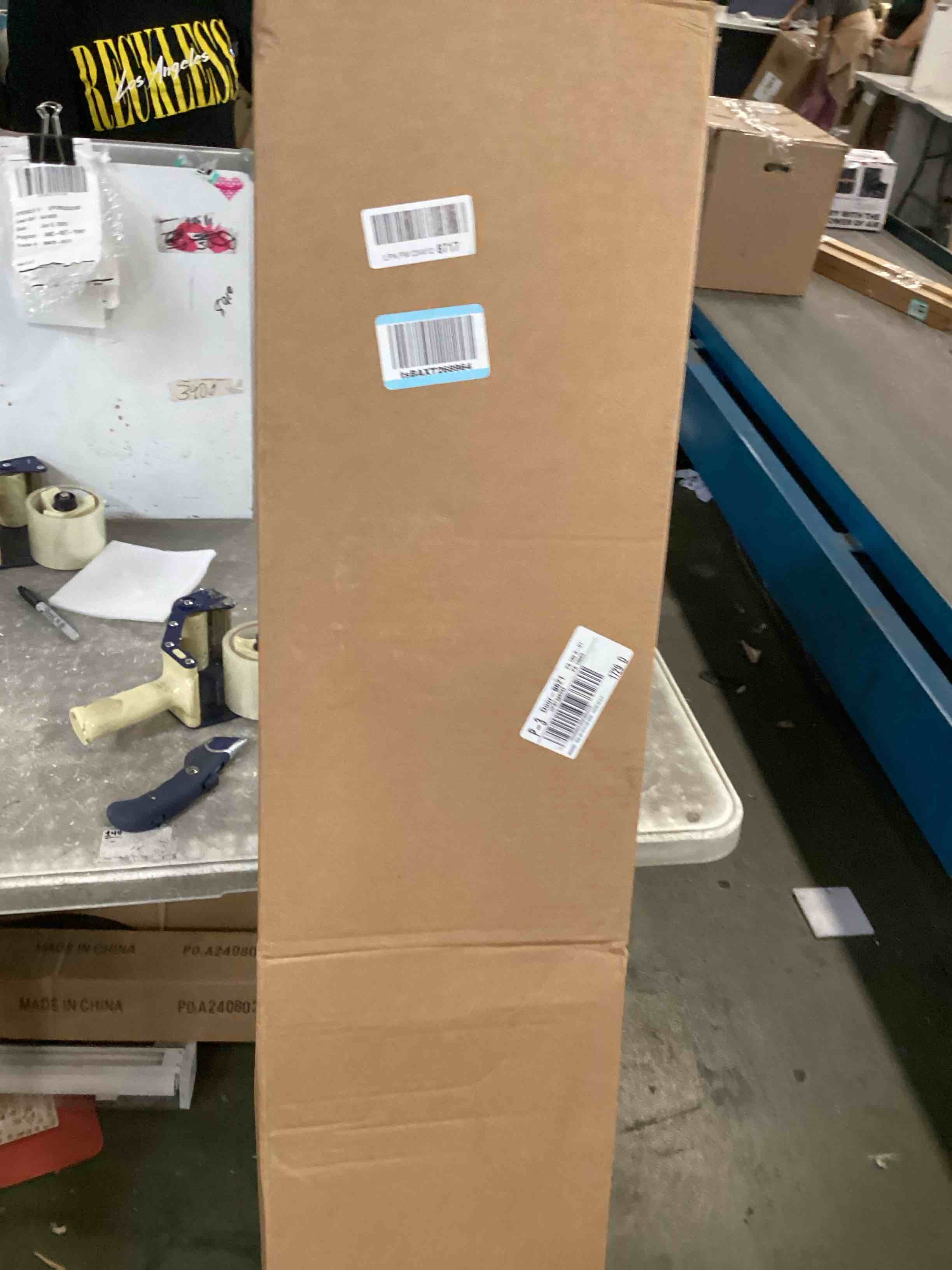 https://s3.amazonaws.com/lotting-images-prod/bidfta/PNK3689170_1749583399160.jpeg