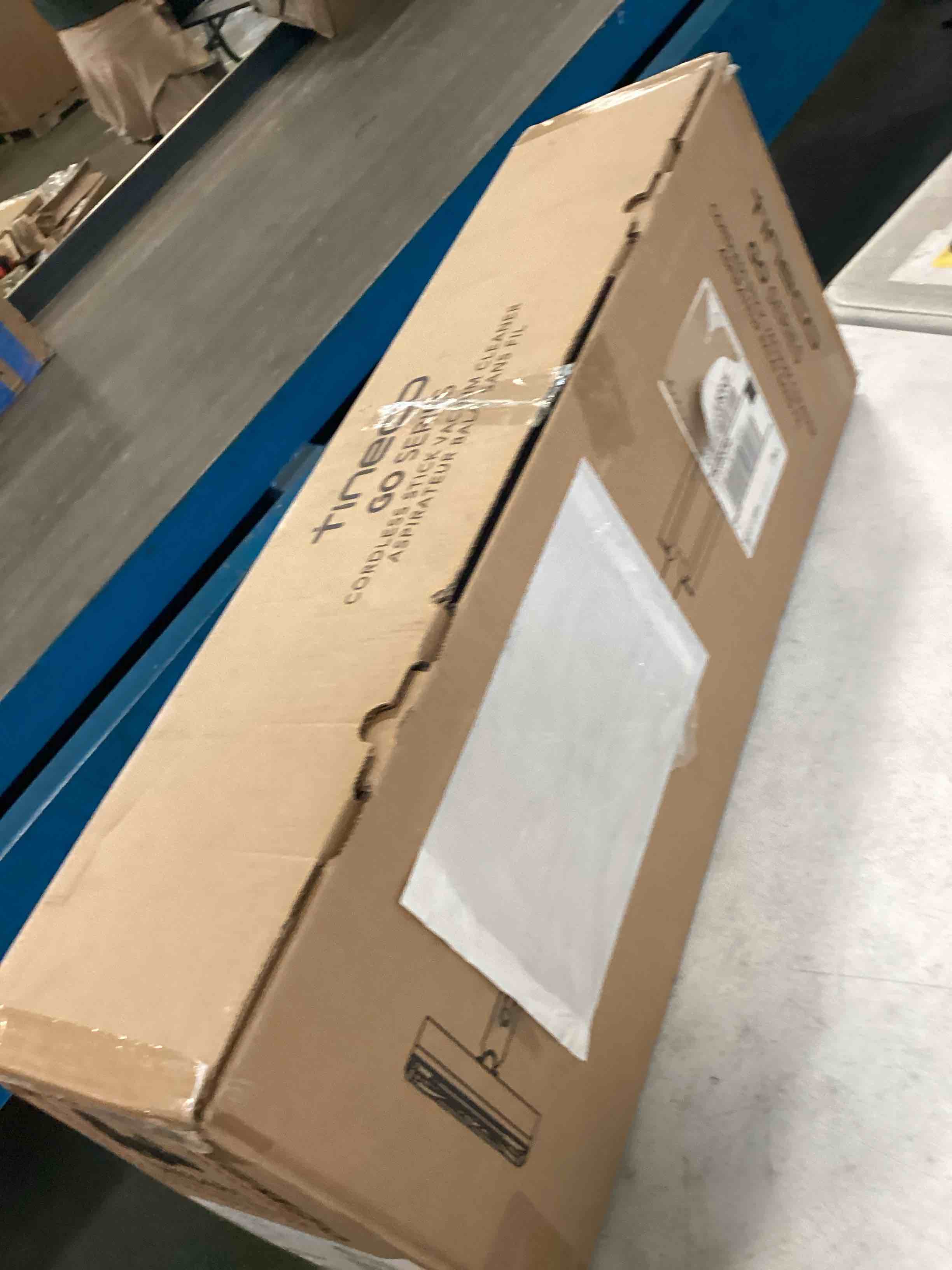 https://s3.amazonaws.com/lotting-images-prod/bidfta/PNK3689235_1749649686871.jpeg