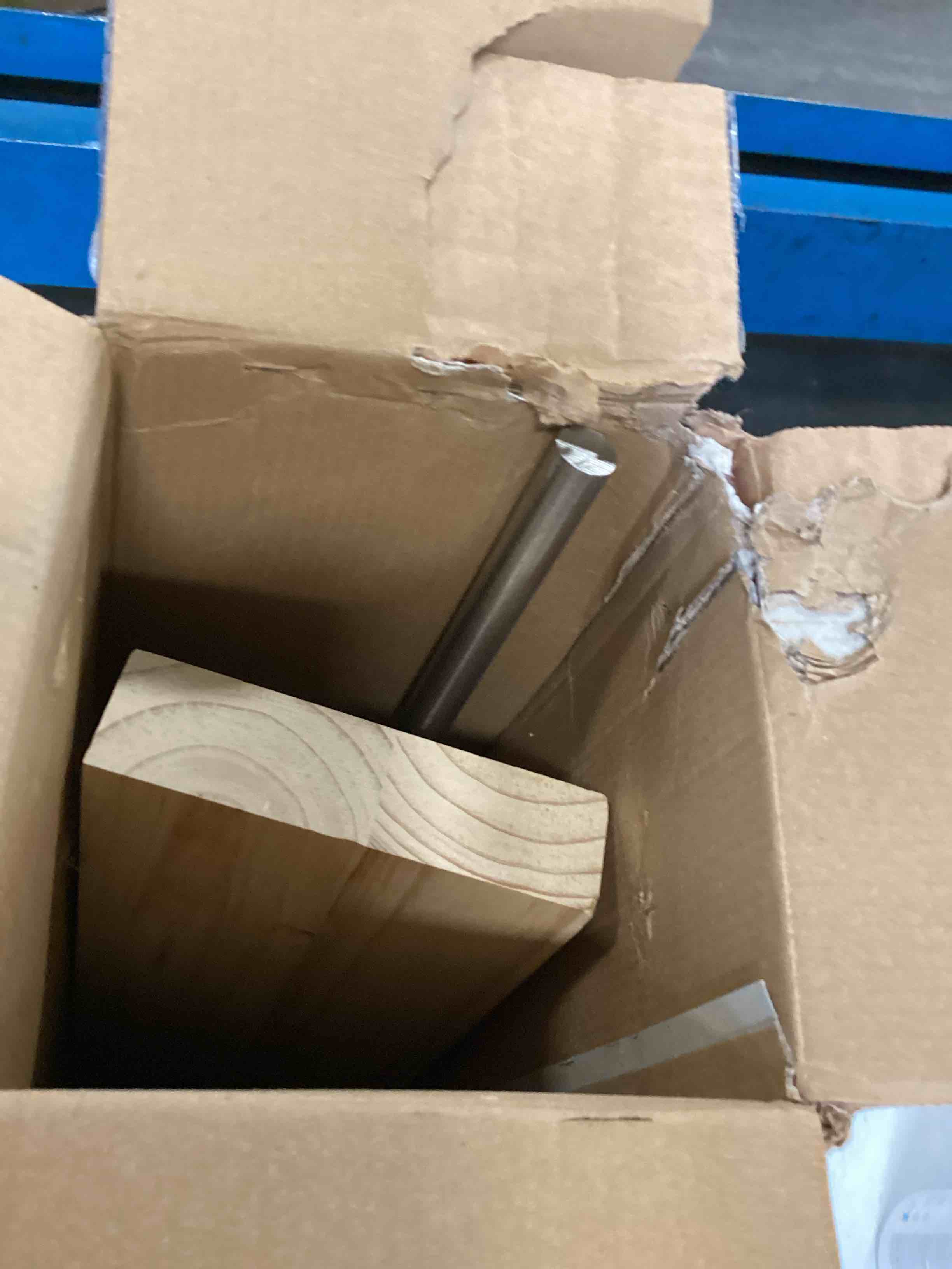 https://s3.amazonaws.com/lotting-images-prod/bidfta/PNK3689331_1749657958360.jpeg