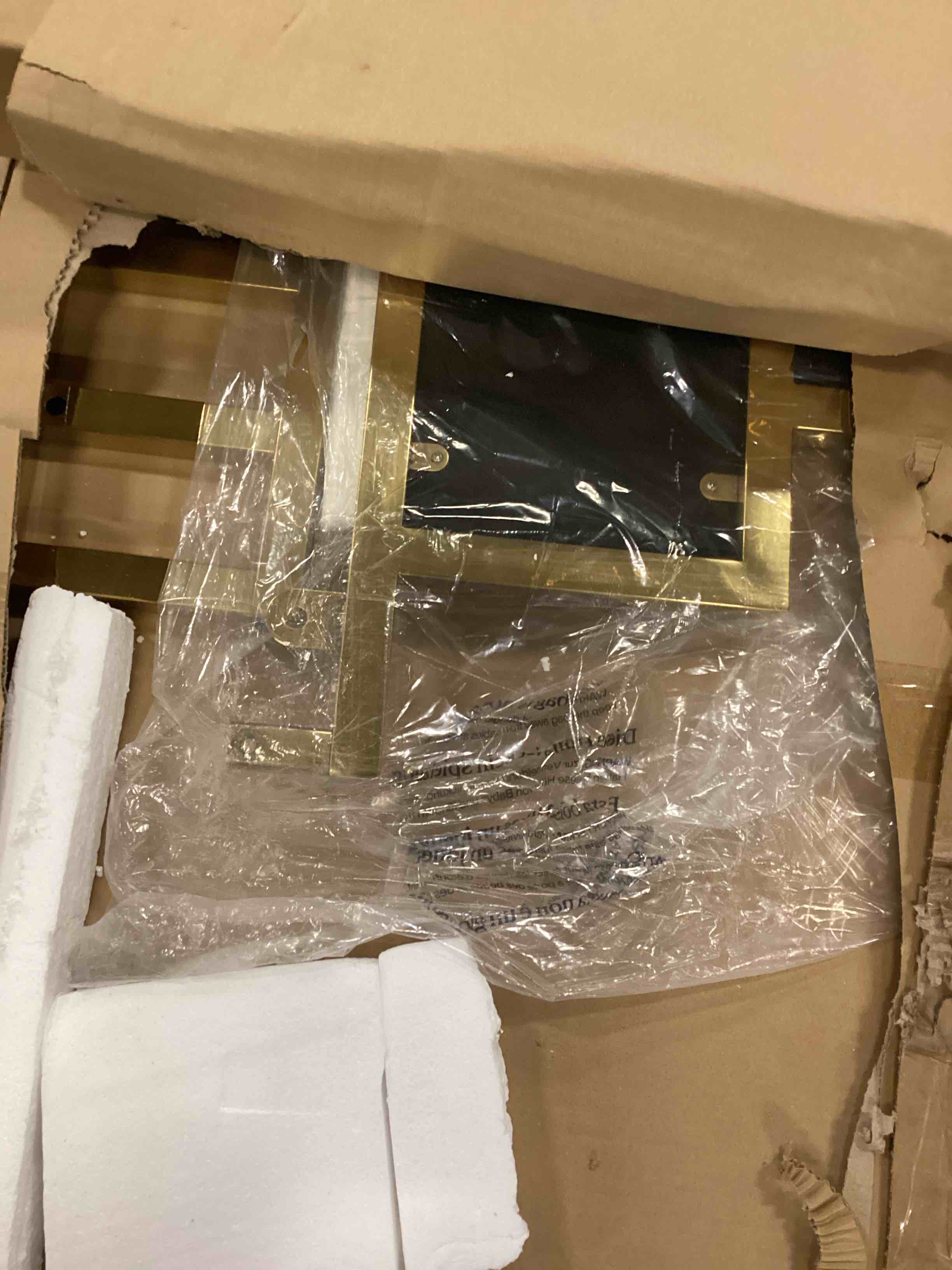 https://s3.amazonaws.com/lotting-images-prod/bidfta/PNK3689695_1749834267061.jpeg