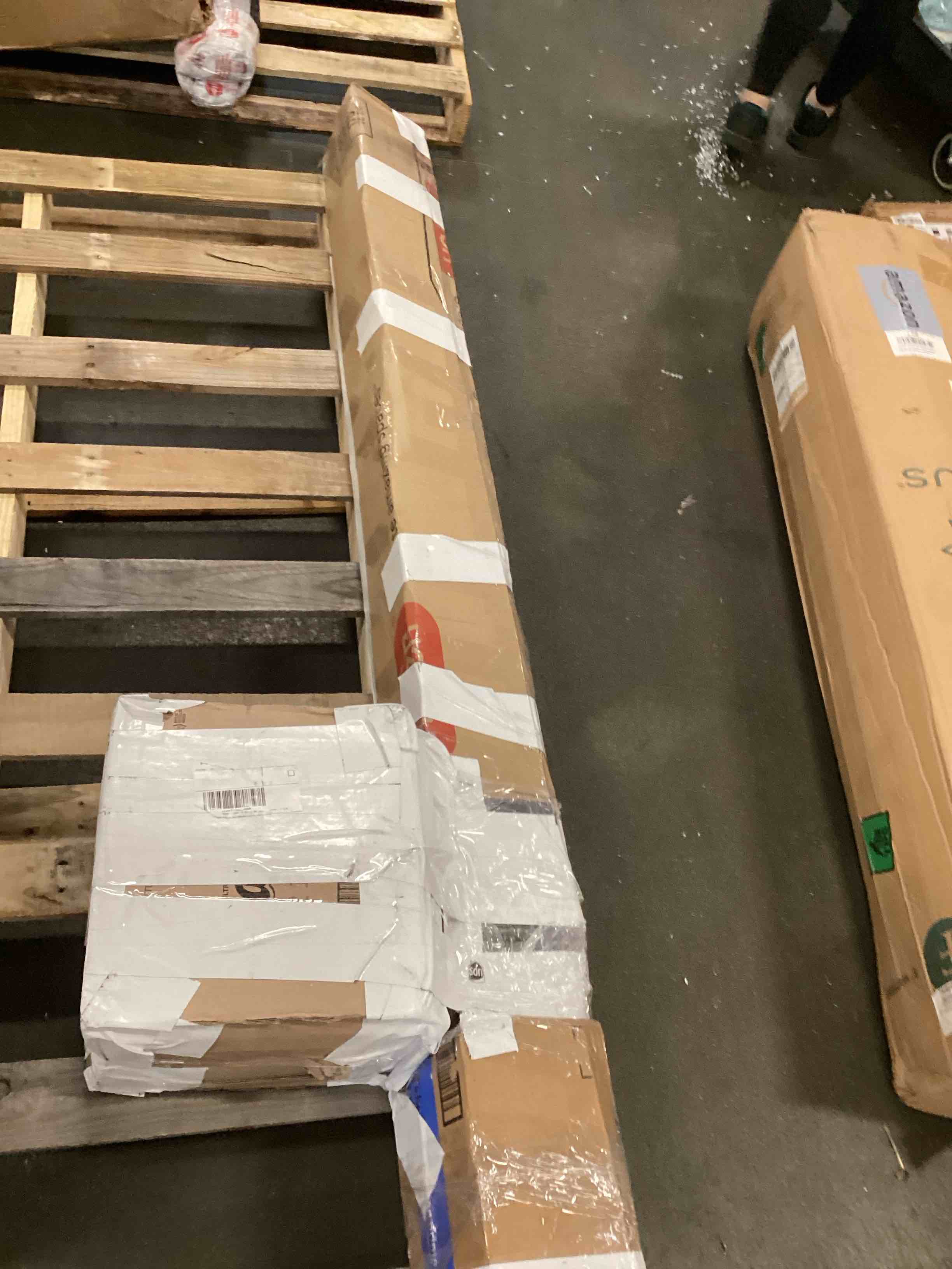 https://s3.amazonaws.com/lotting-images-prod/bidfta/PNK3689854_1749921847663.jpeg