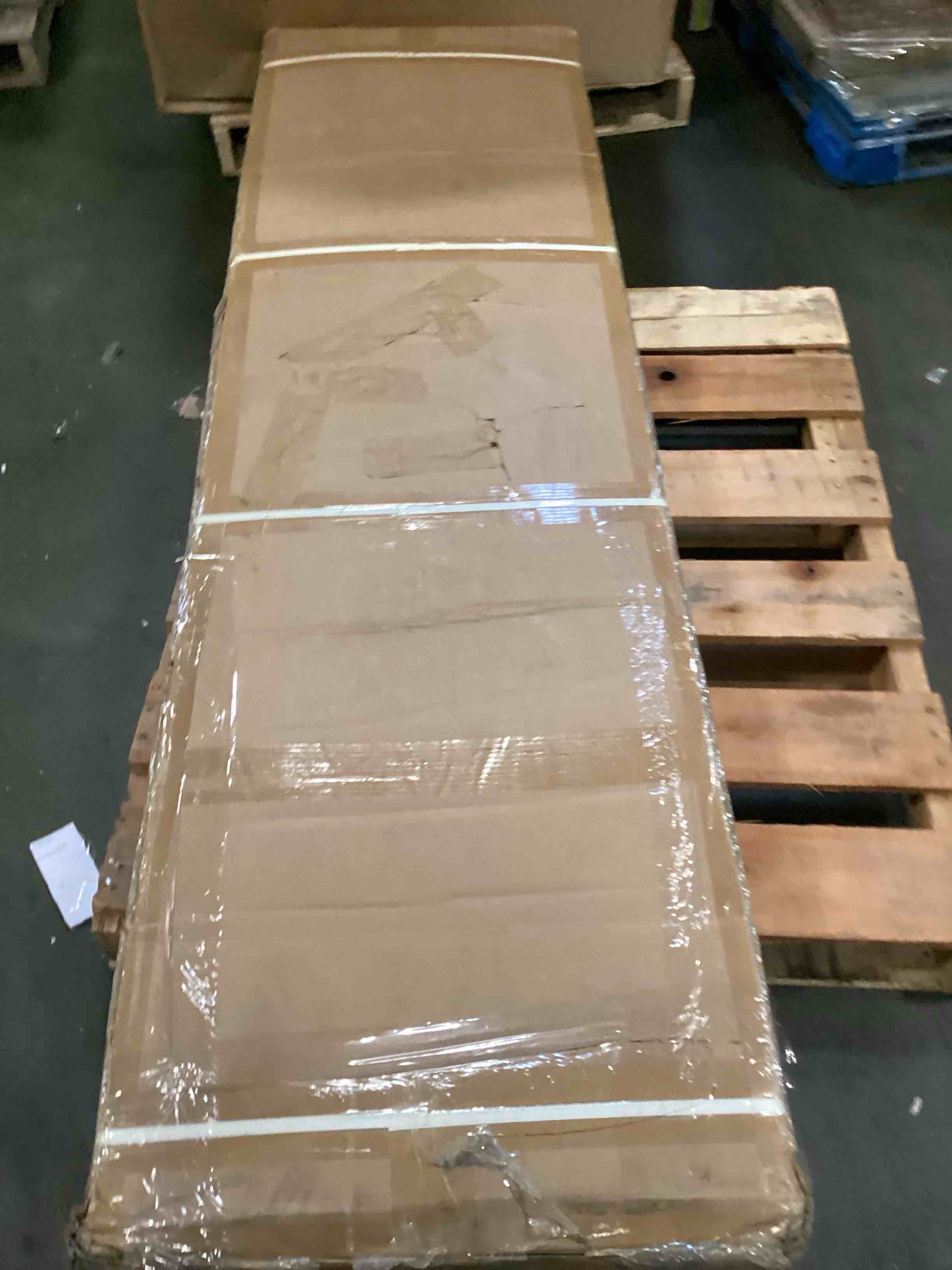 https://s3.amazonaws.com/lotting-images-prod/bidfta/PNK3689870_1749928145817.jpeg