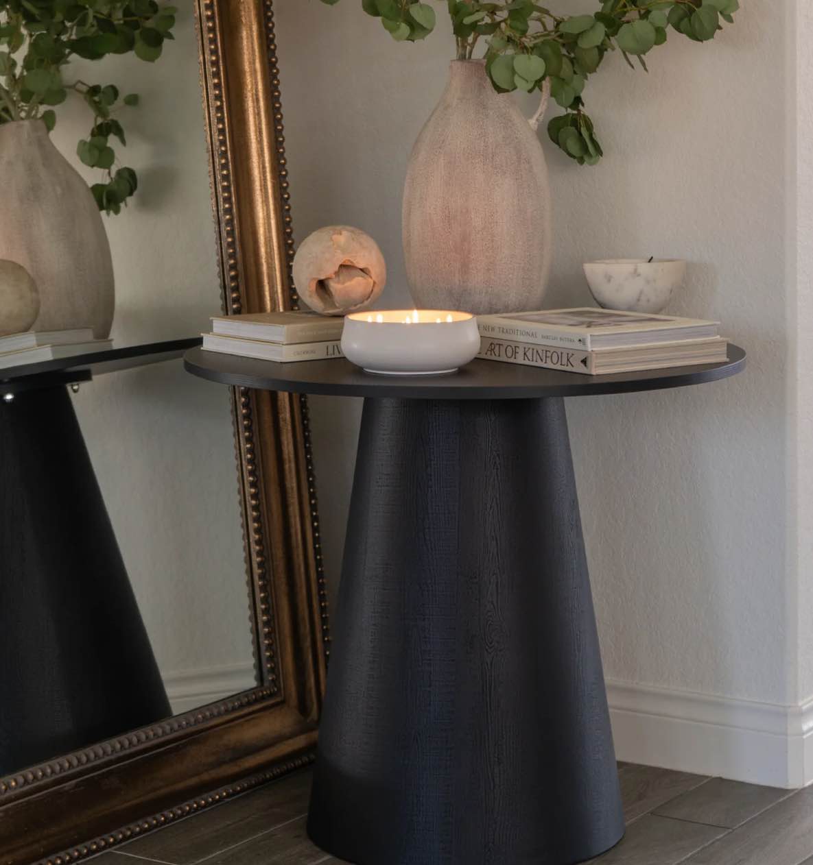 Dwen 35" Modern Round Pedestal Console Table