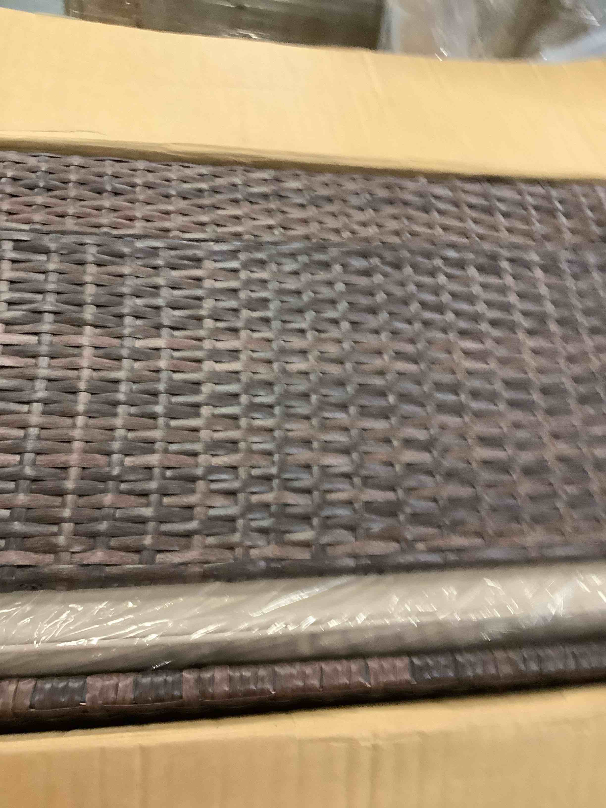 https://s3.amazonaws.com/lotting-images-prod/bidfta/PNK3690526_1751026976586.jpeg