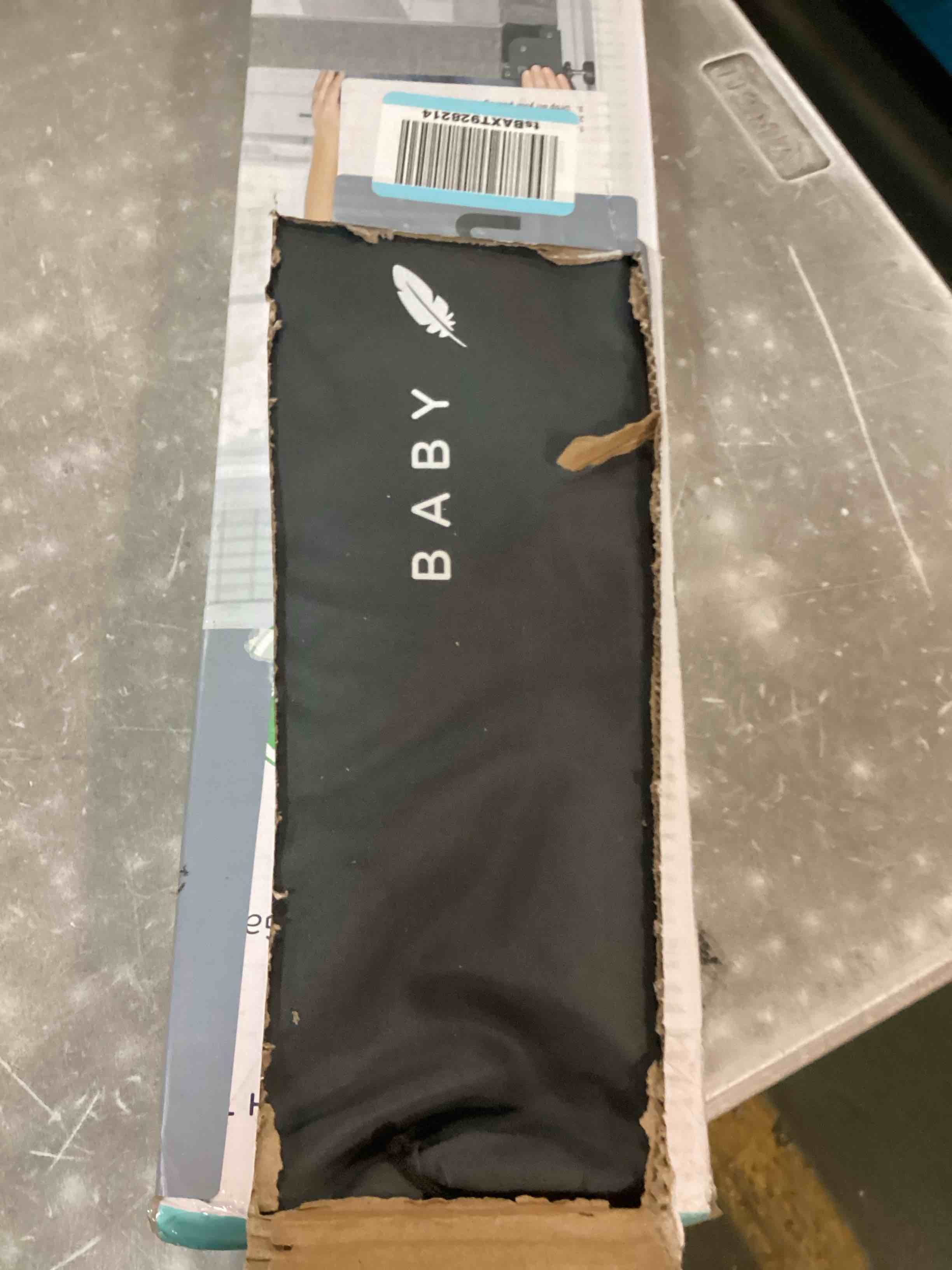 https://s3.amazonaws.com/lotting-images-prod/bidfta/PNK3690733_1751300826820.jpeg