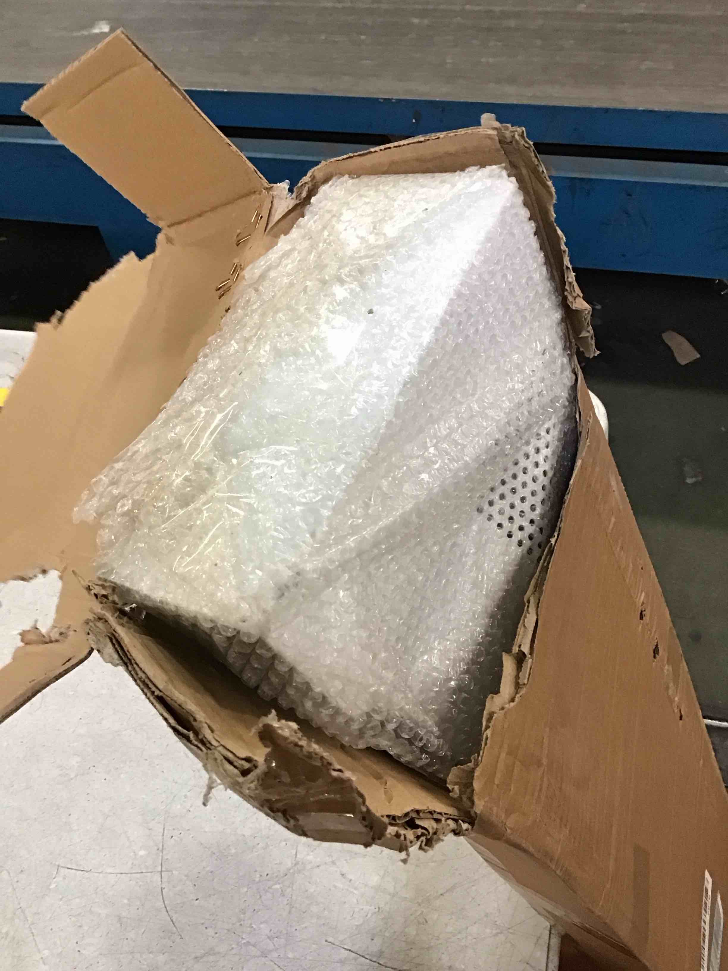 https://s3.amazonaws.com/lotting-images-prod/bidfta/PNK3693360_1749922163901.jpeg