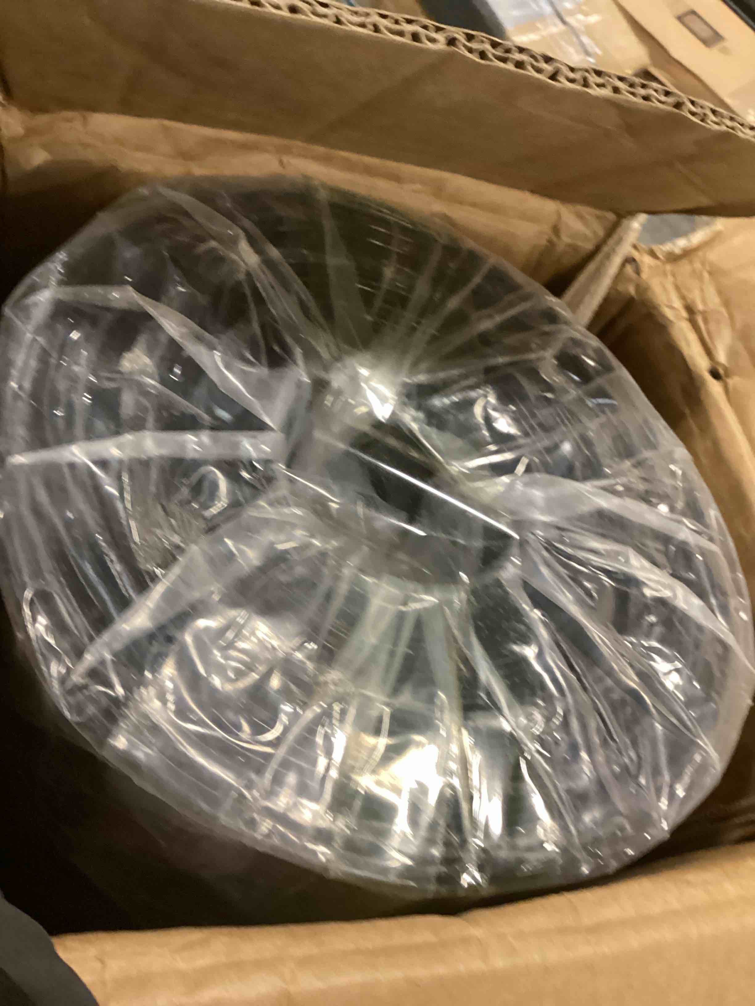 https://s3.amazonaws.com/lotting-images-prod/bidfta/PNK3694401_1746130022102.jpeg