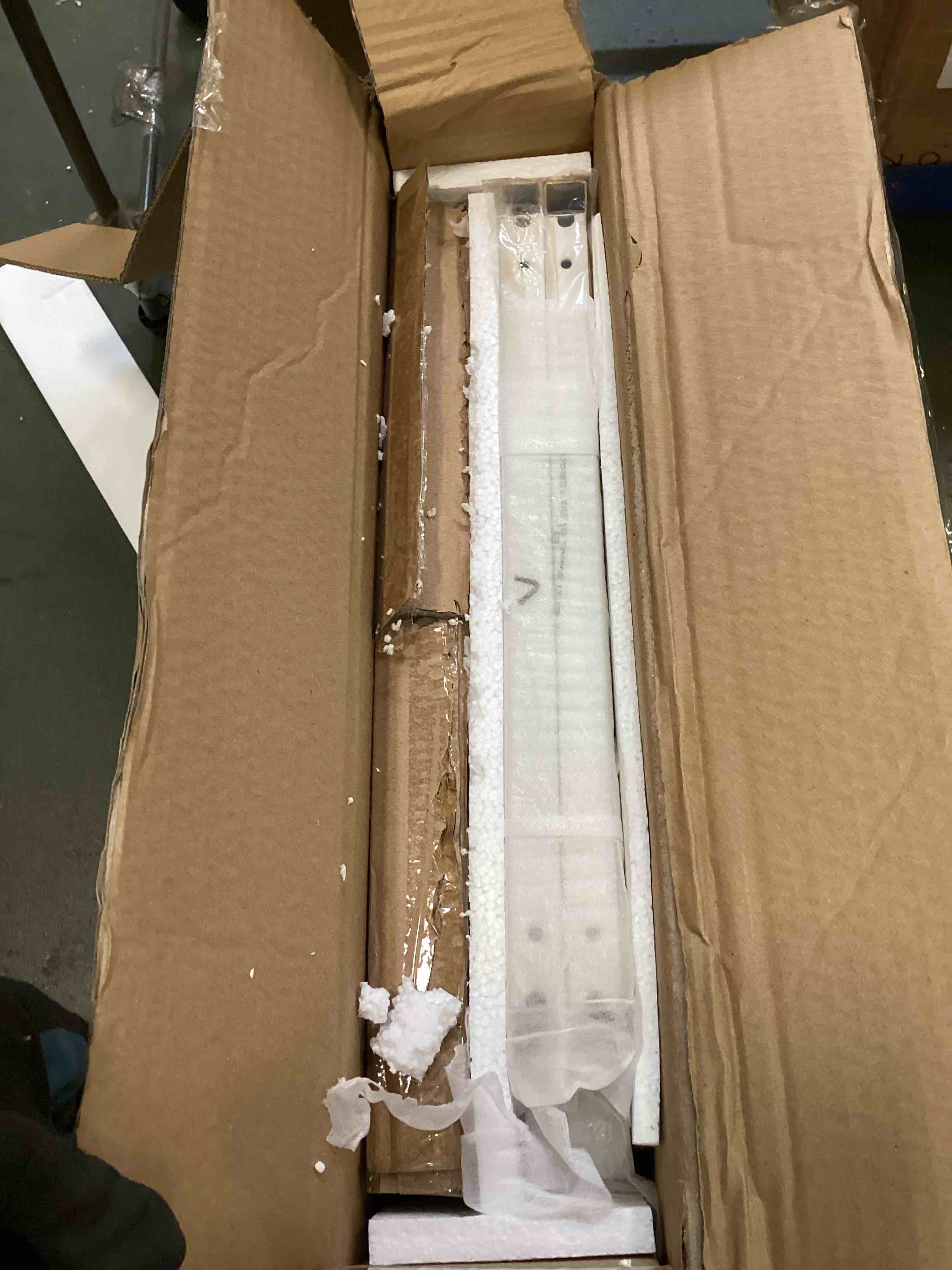 https://s3.amazonaws.com/lotting-images-prod/bidfta/PNK3694879_1746631693523.jpeg