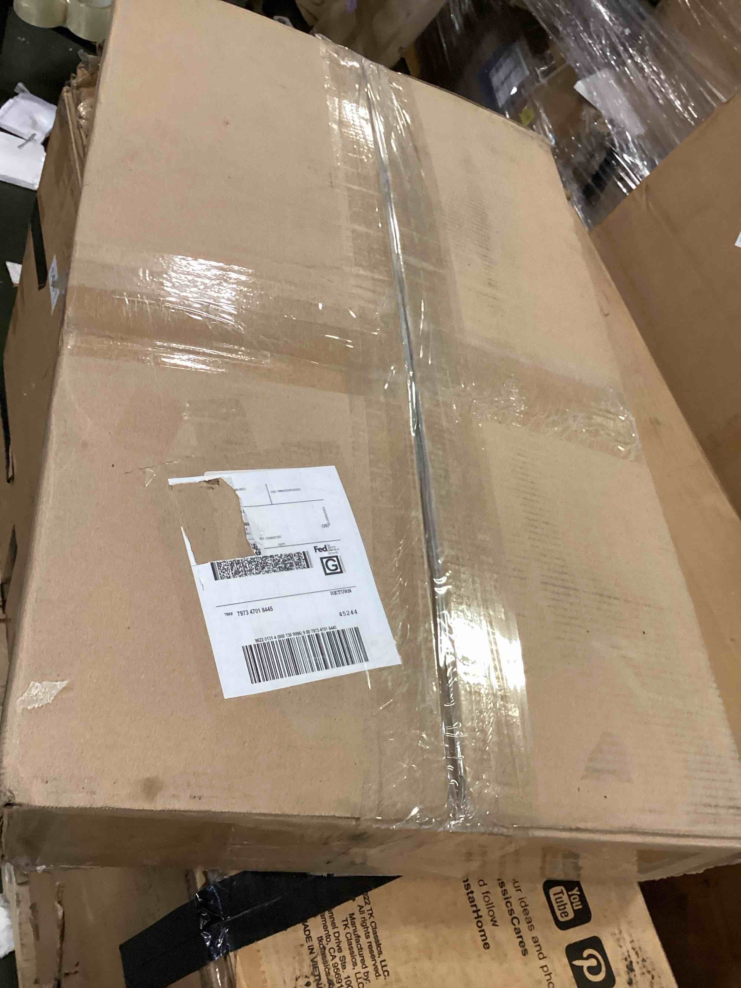 https://s3.amazonaws.com/lotting-images-prod/bidfta/PNK3695712_1747414816093.jpeg