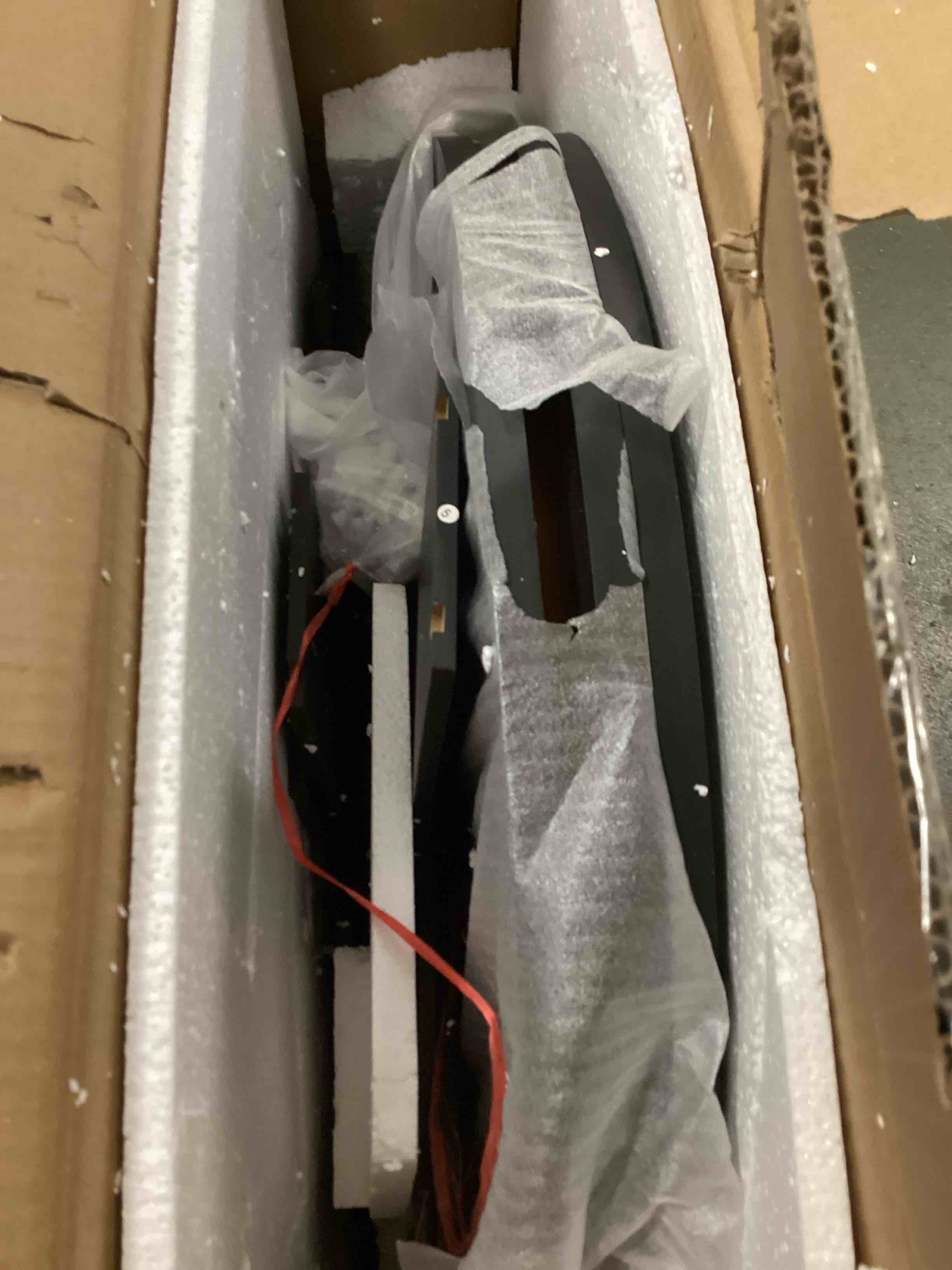 https://s3.amazonaws.com/lotting-images-prod/bidfta/PNK3697193_1748455346651.jpeg
