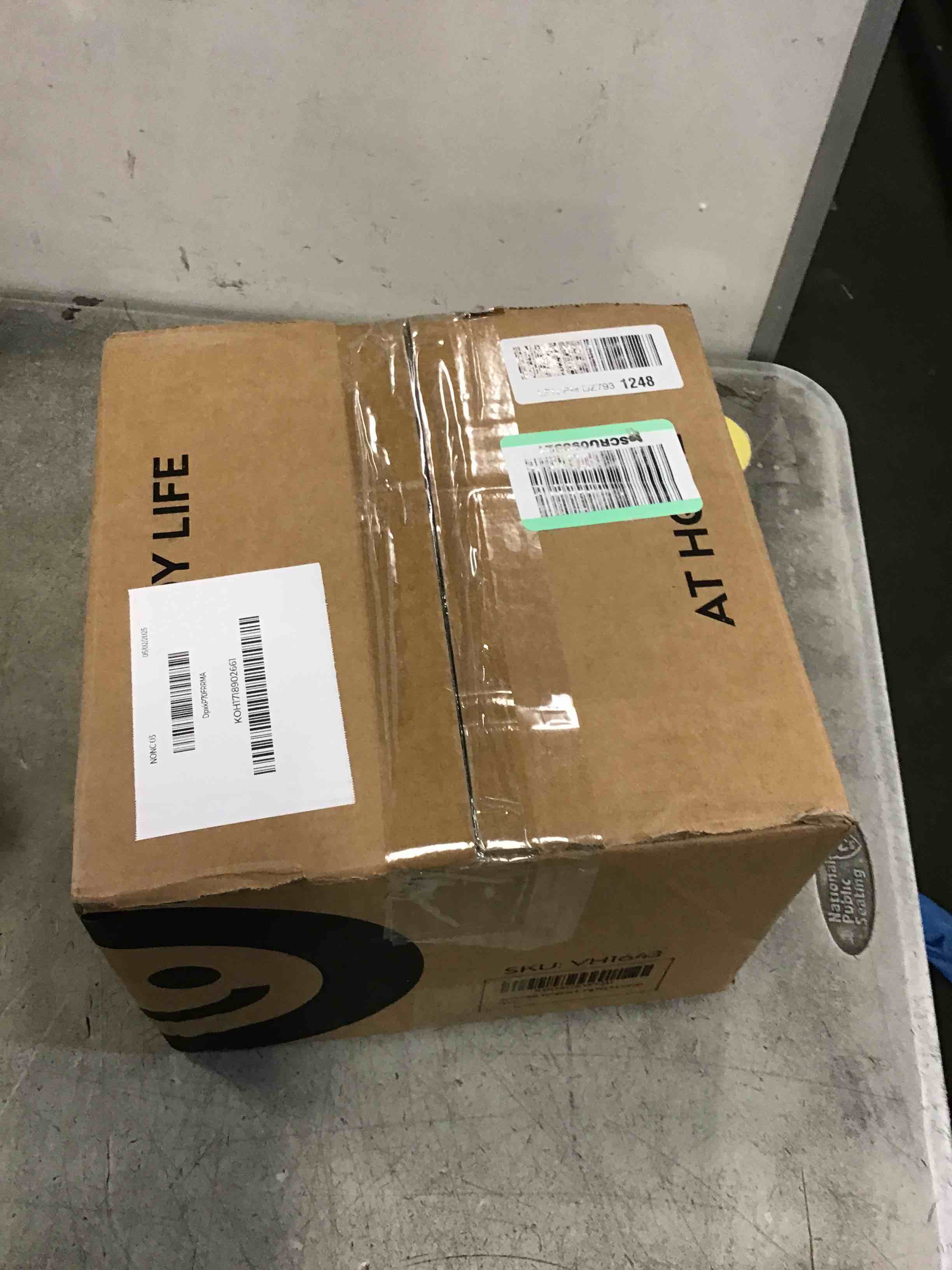 https://s3.amazonaws.com/lotting-images-prod/bidfta/PNK3697848_1748890409711.jpeg