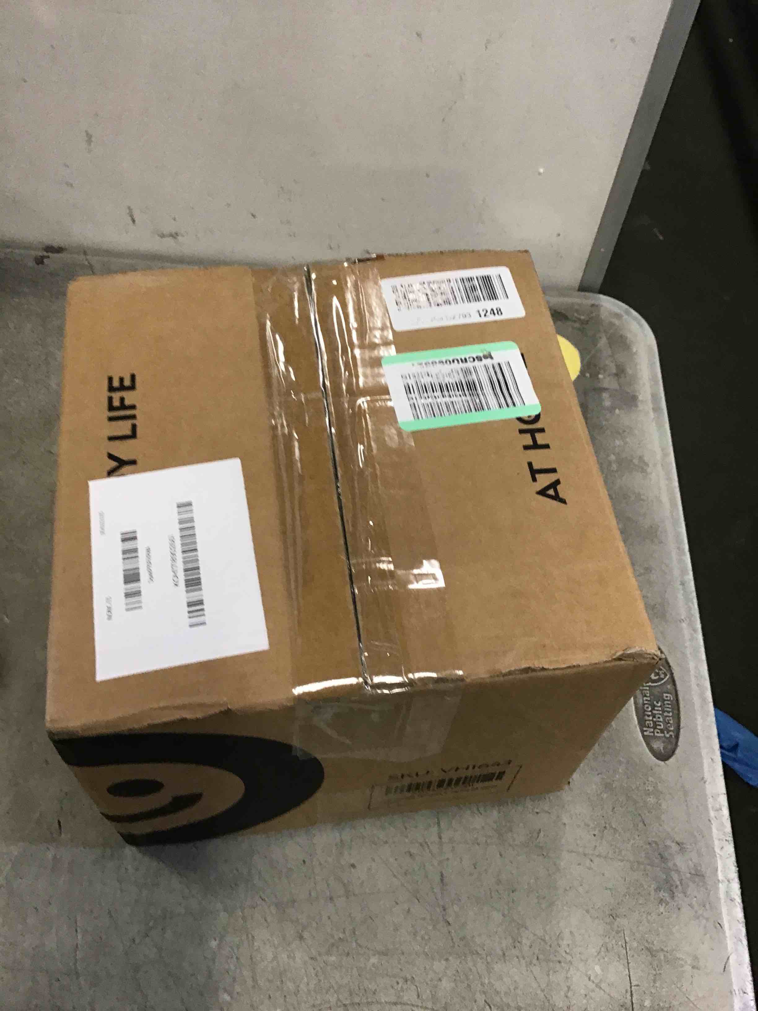 https://s3.amazonaws.com/lotting-images-prod/bidfta/PNK3697848_1748890410451.jpeg