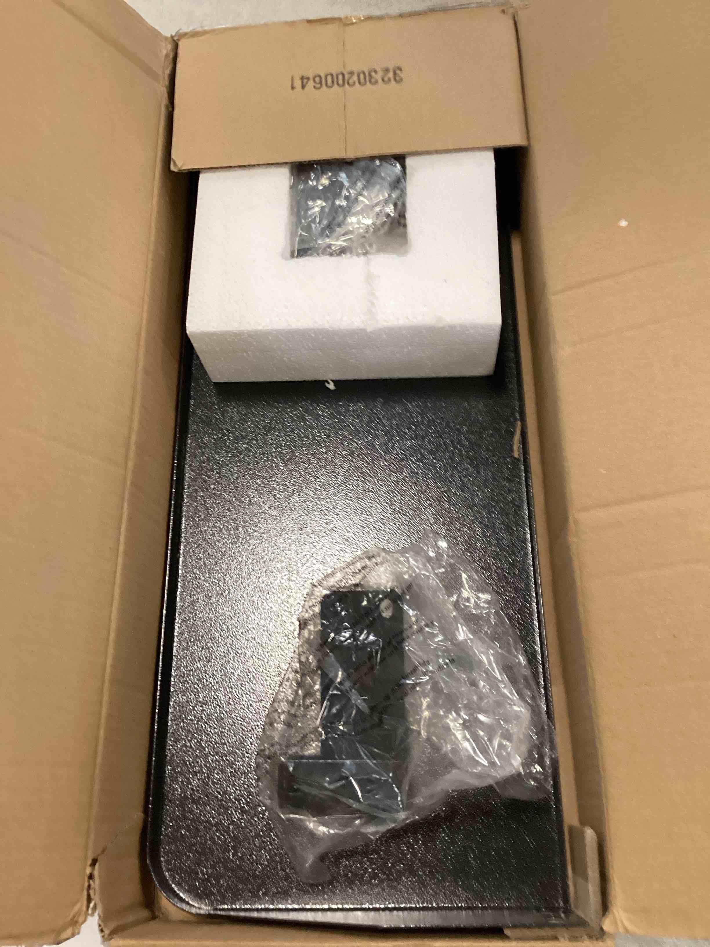 https://s3.amazonaws.com/lotting-images-prod/bidfta/PNK3698227_1749047996492.jpeg