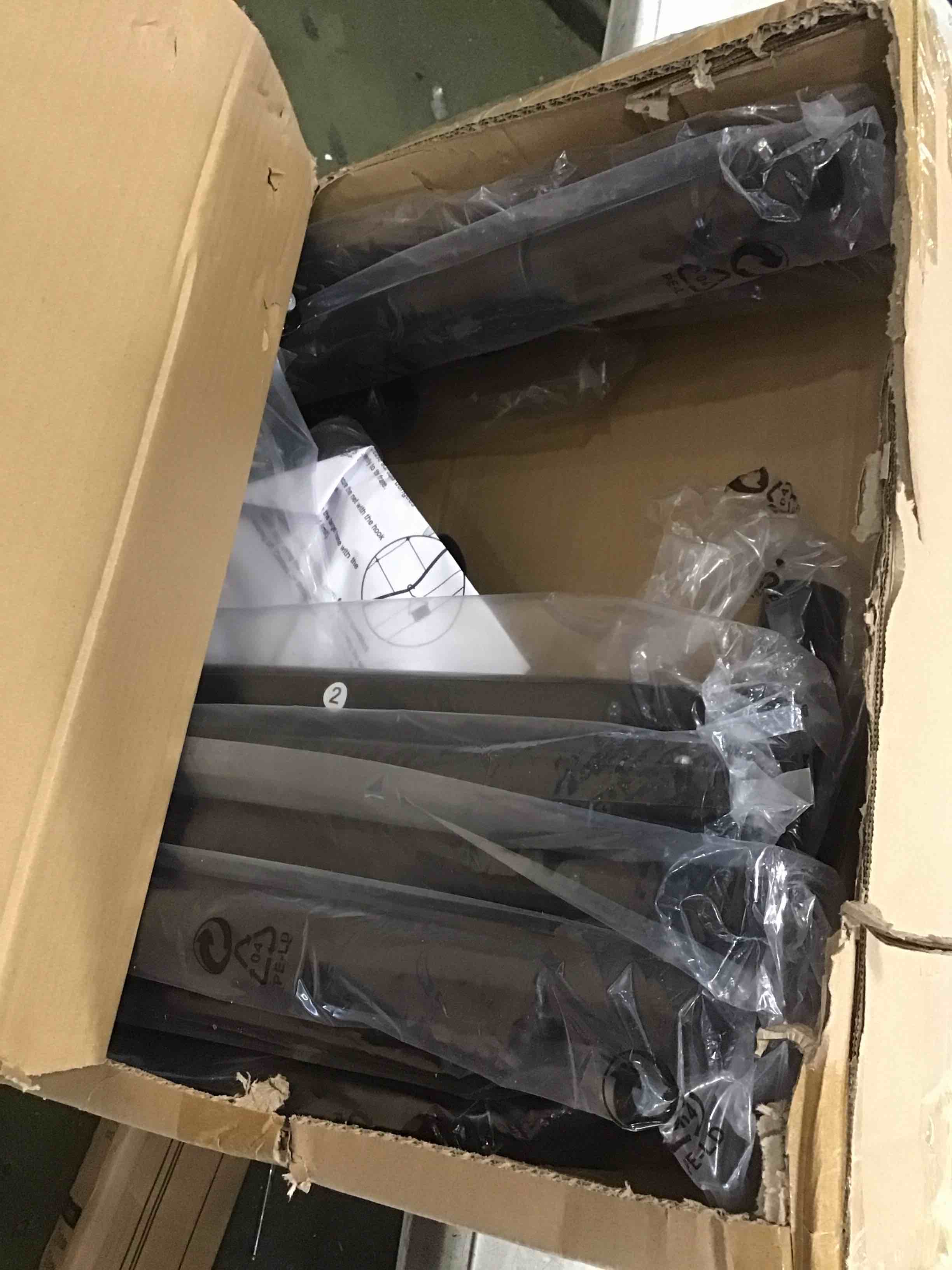 https://s3.amazonaws.com/lotting-images-prod/bidfta/PNK3701905_1749904374991.jpeg