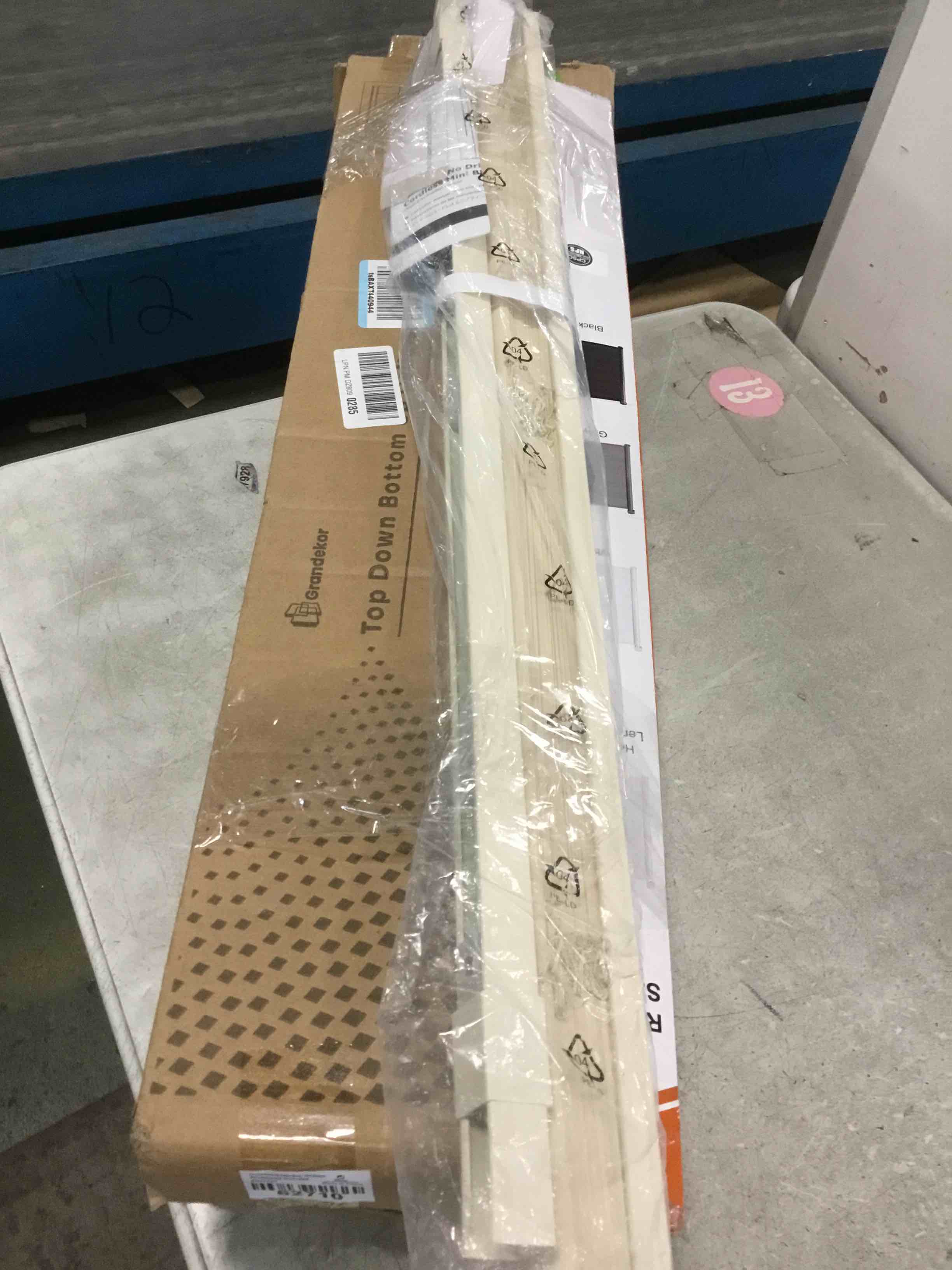 Assorted of  Products for the Maintenance or Decoration of the Home (it can include a variety of sizes and models)