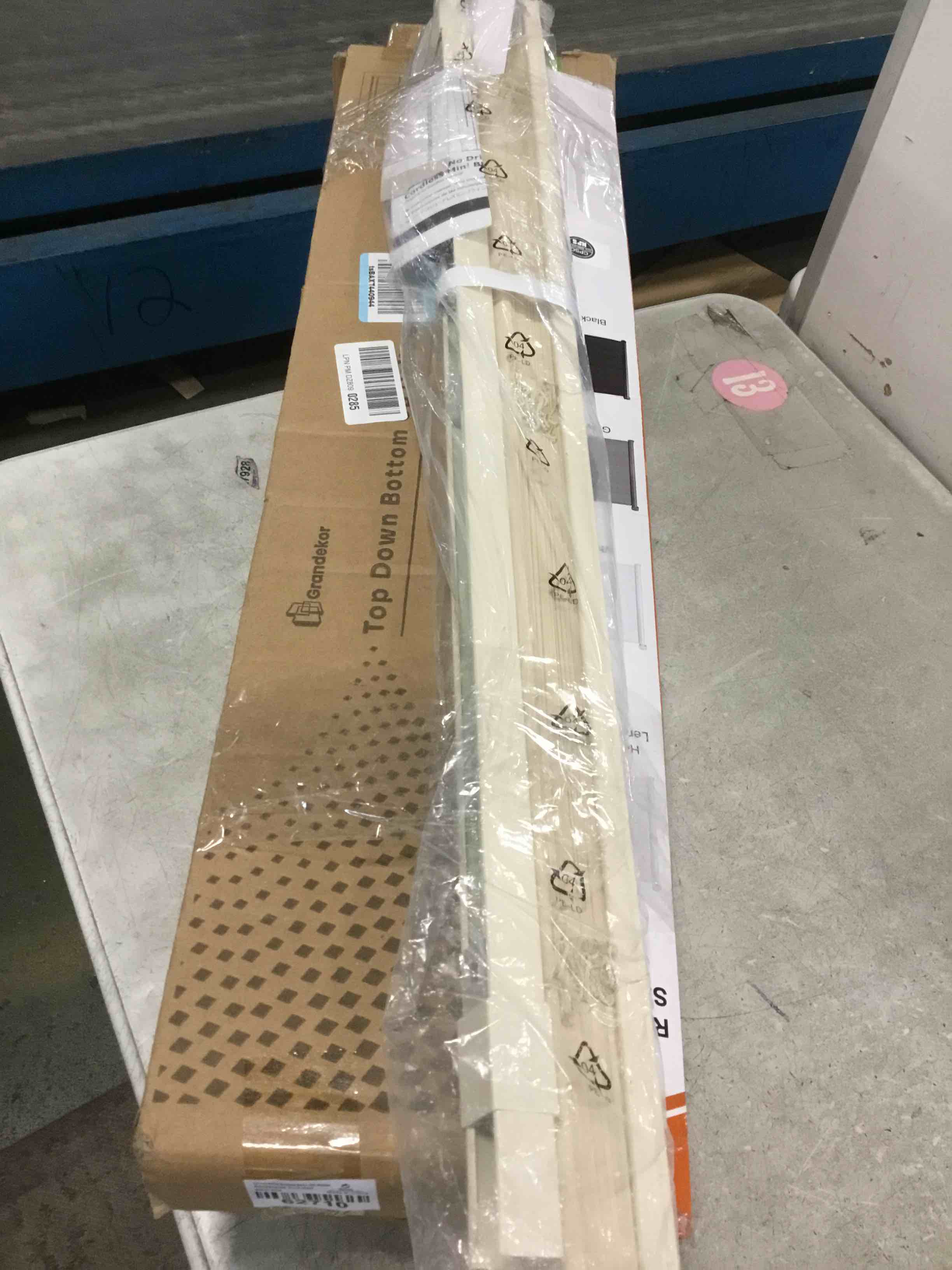 https://s3.amazonaws.com/lotting-images-prod/bidfta/PNK3702007_1749917255984.jpeg