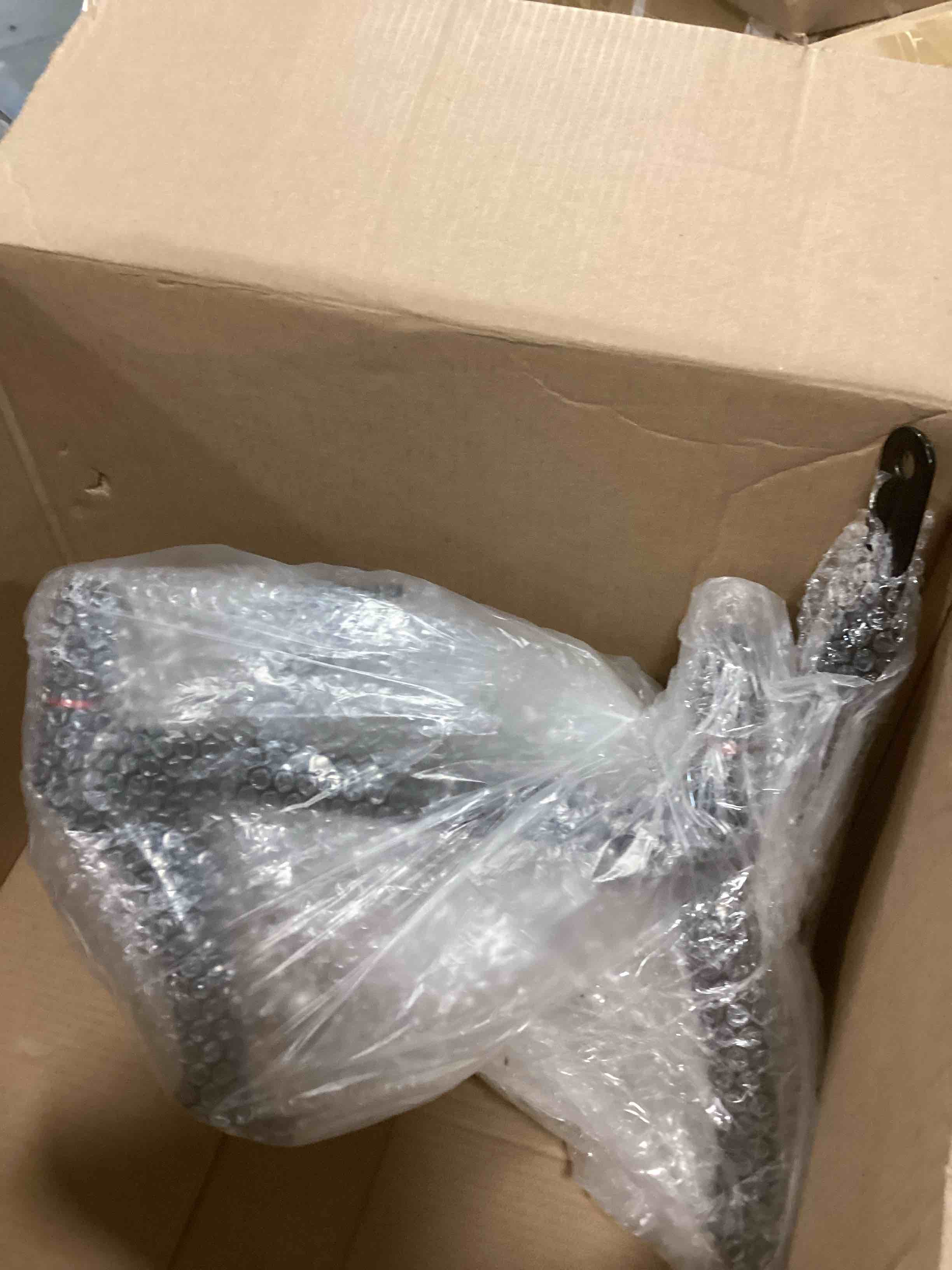 https://s3.amazonaws.com/lotting-images-prod/bidfta/PNK3703282_1748521679698.jpeg
