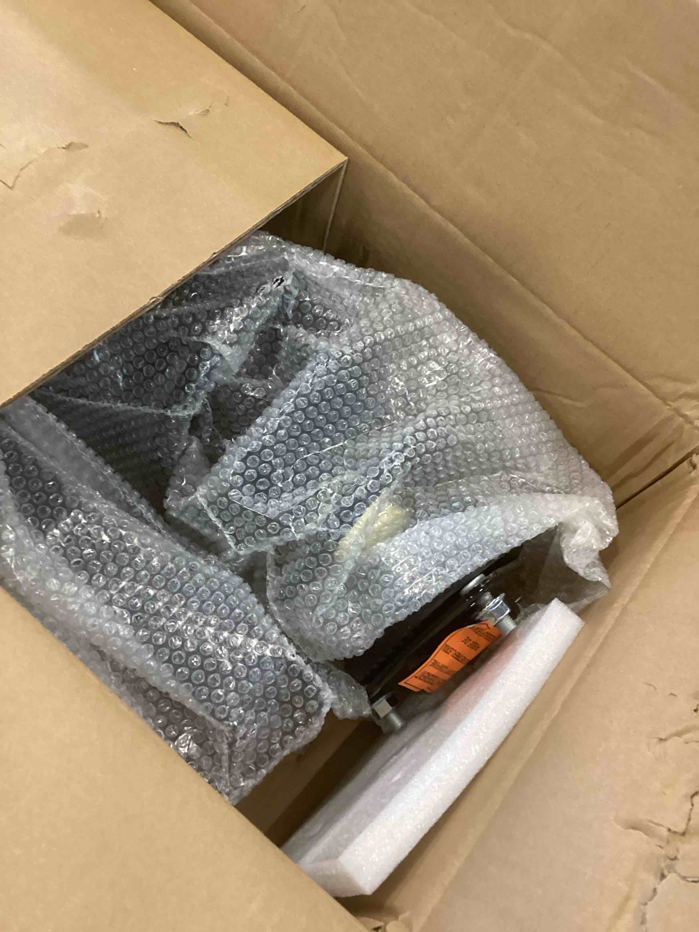 https://s3.amazonaws.com/lotting-images-prod/bidfta/PNK3703814_1748893460567.jpeg