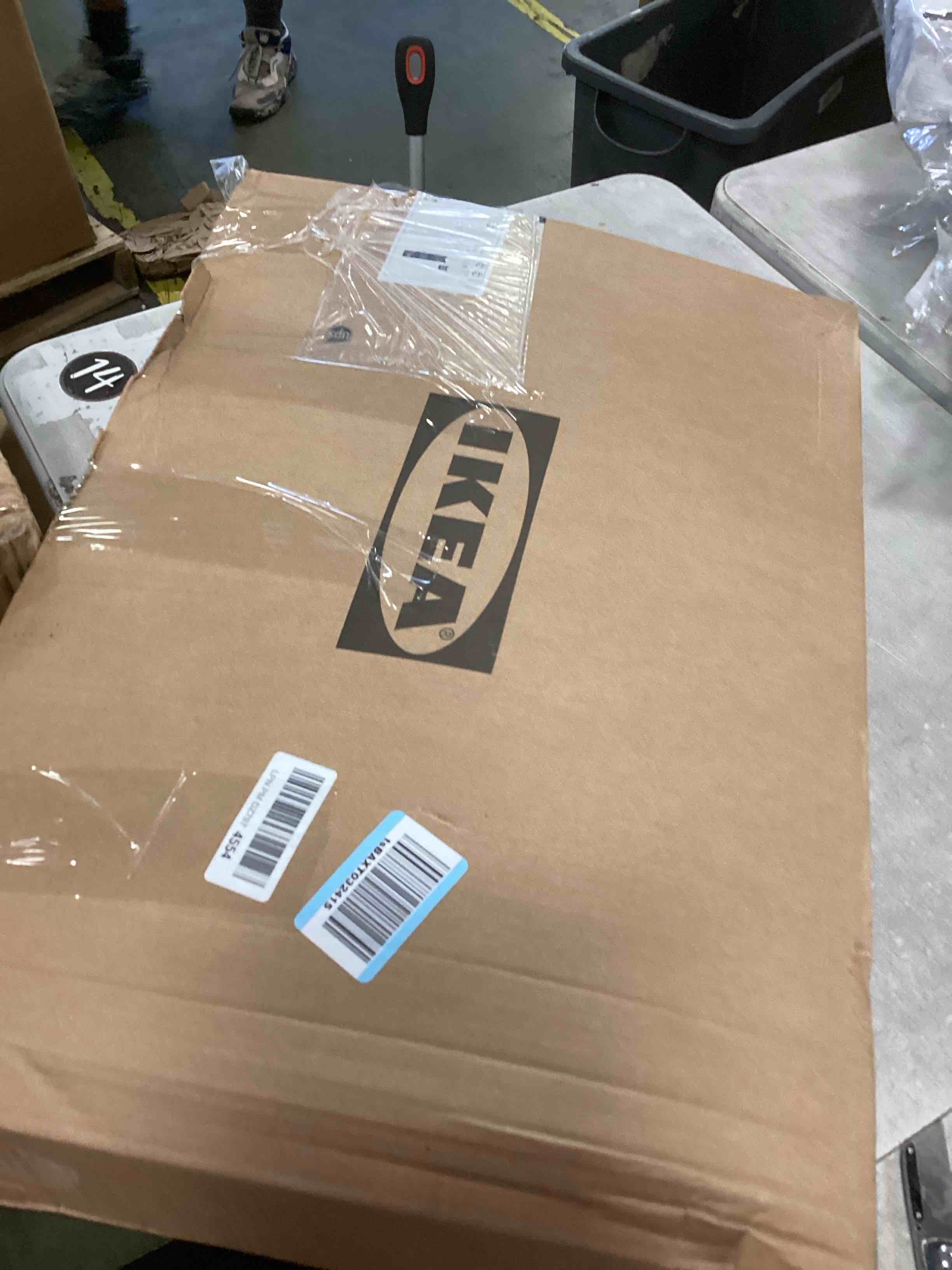 https://s3.amazonaws.com/lotting-images-prod/bidfta/PNK3705384_1749652171026.jpeg